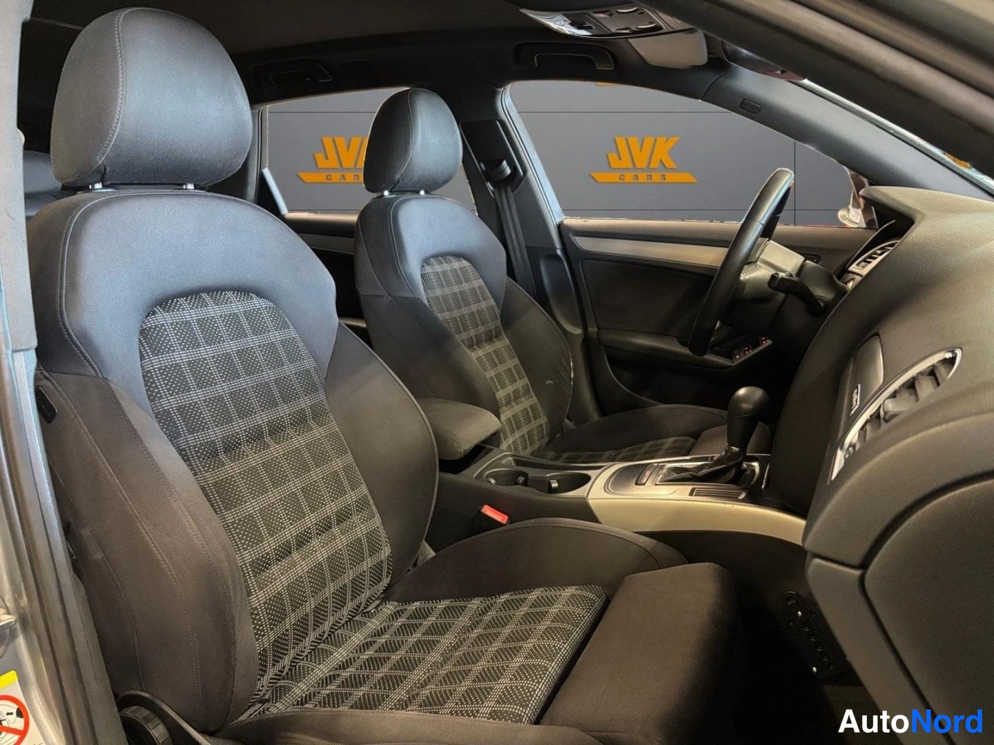Grey Audi A4 2010, front seats, photo 10
