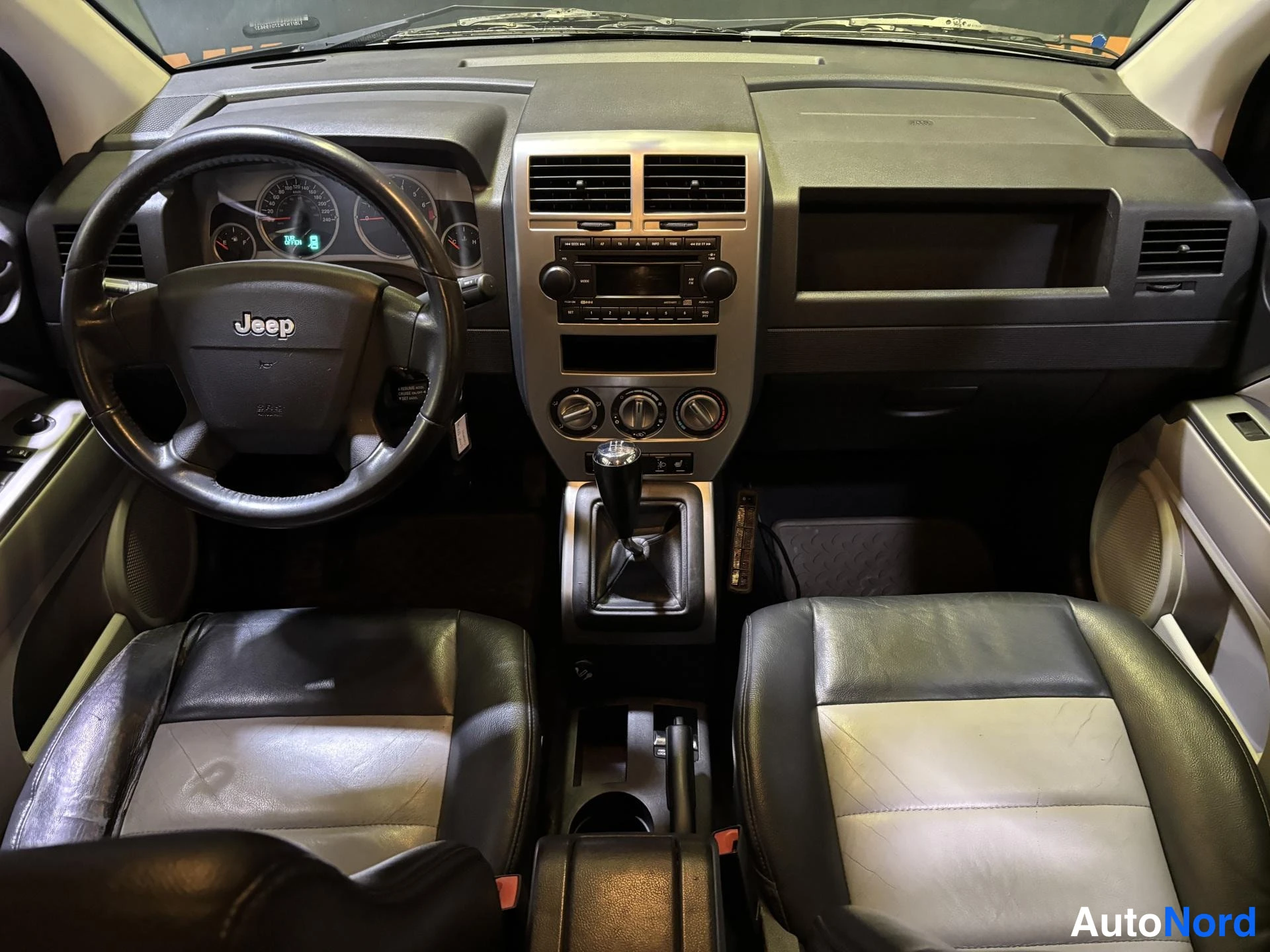 Black Jeep Compass 2008, cockpit, photo 8