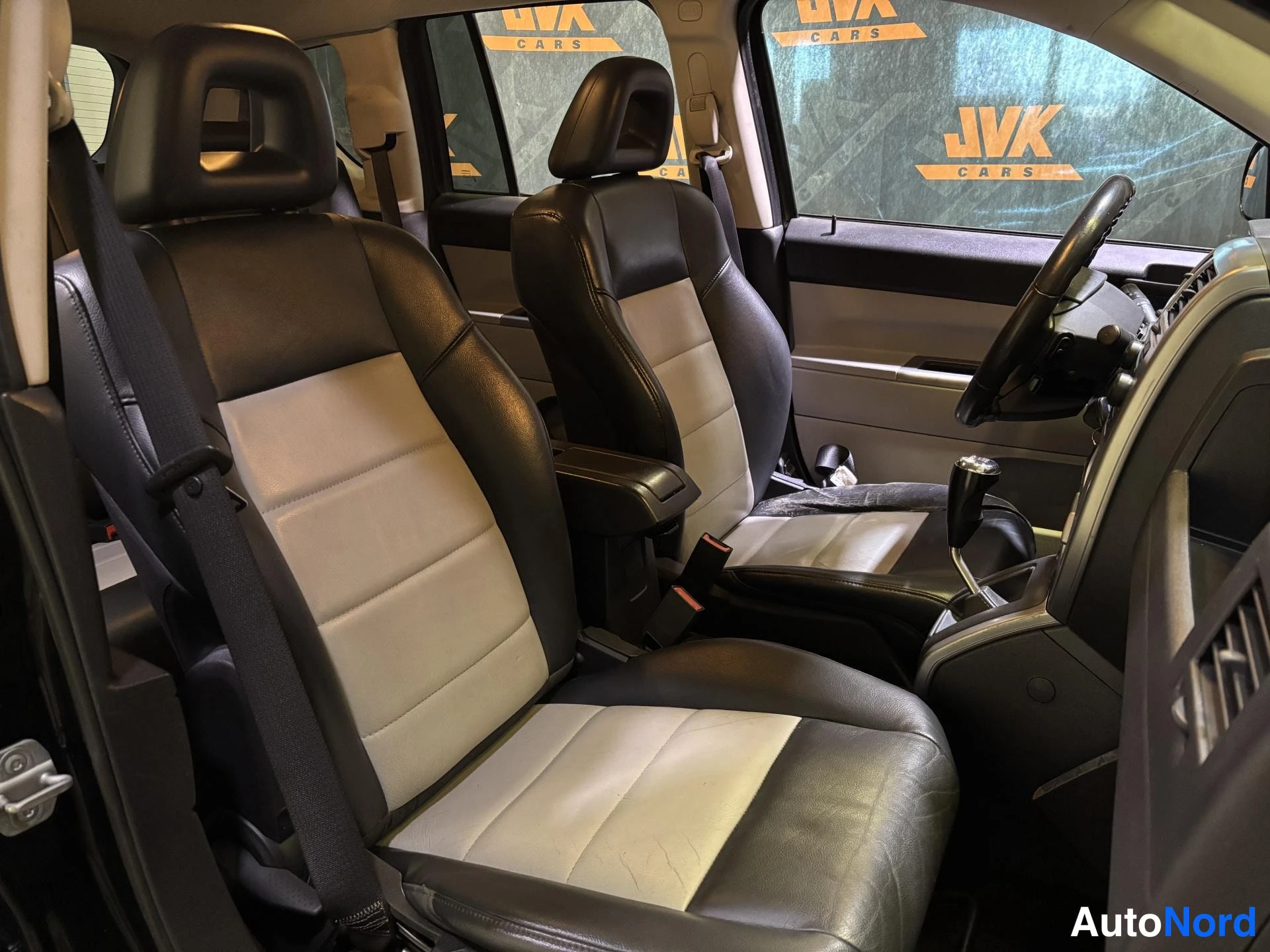 Black Jeep Compass 2008, front seats, photo 10