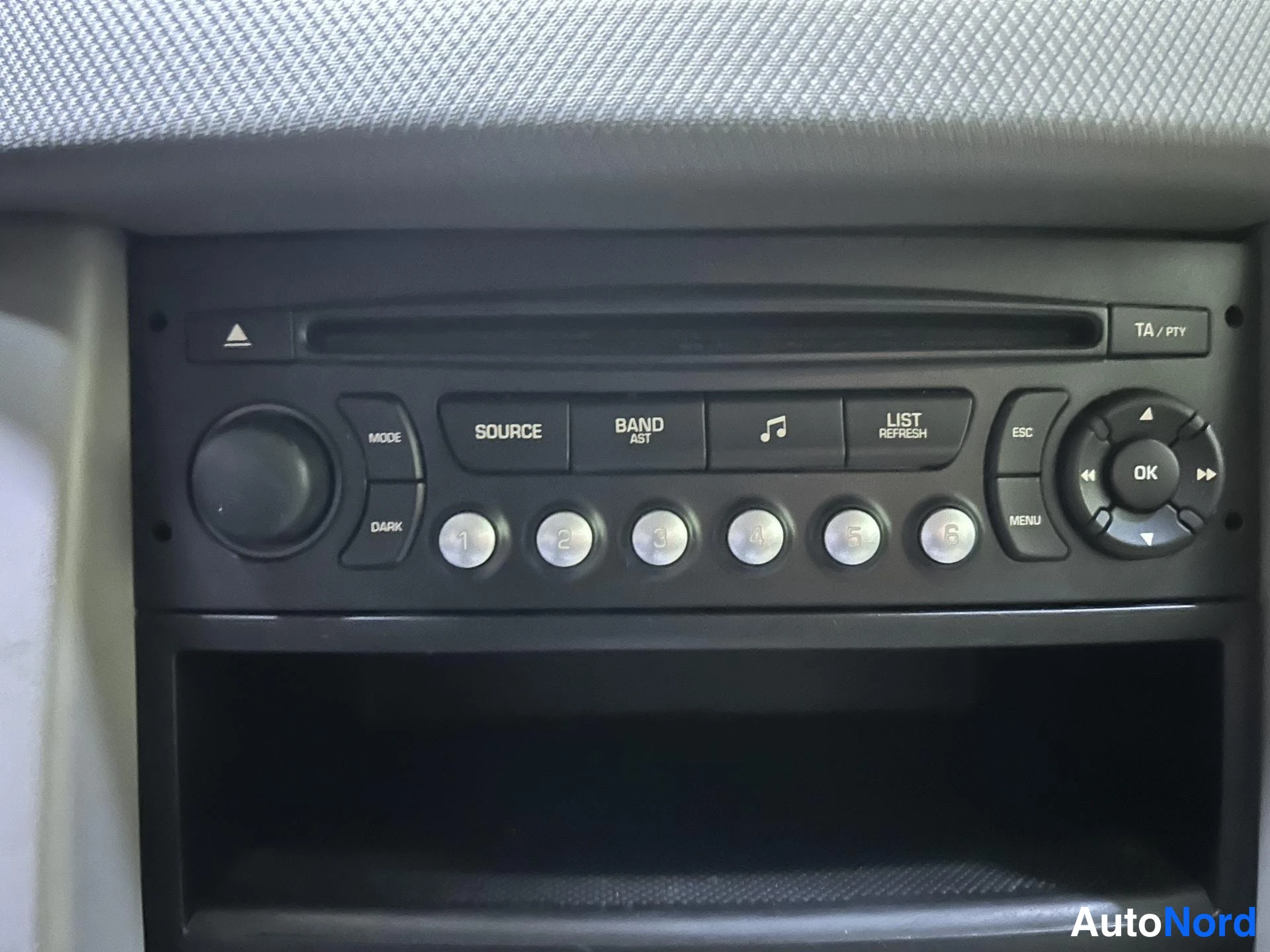 Grey Peugeot 207 2007, detail, photo 13