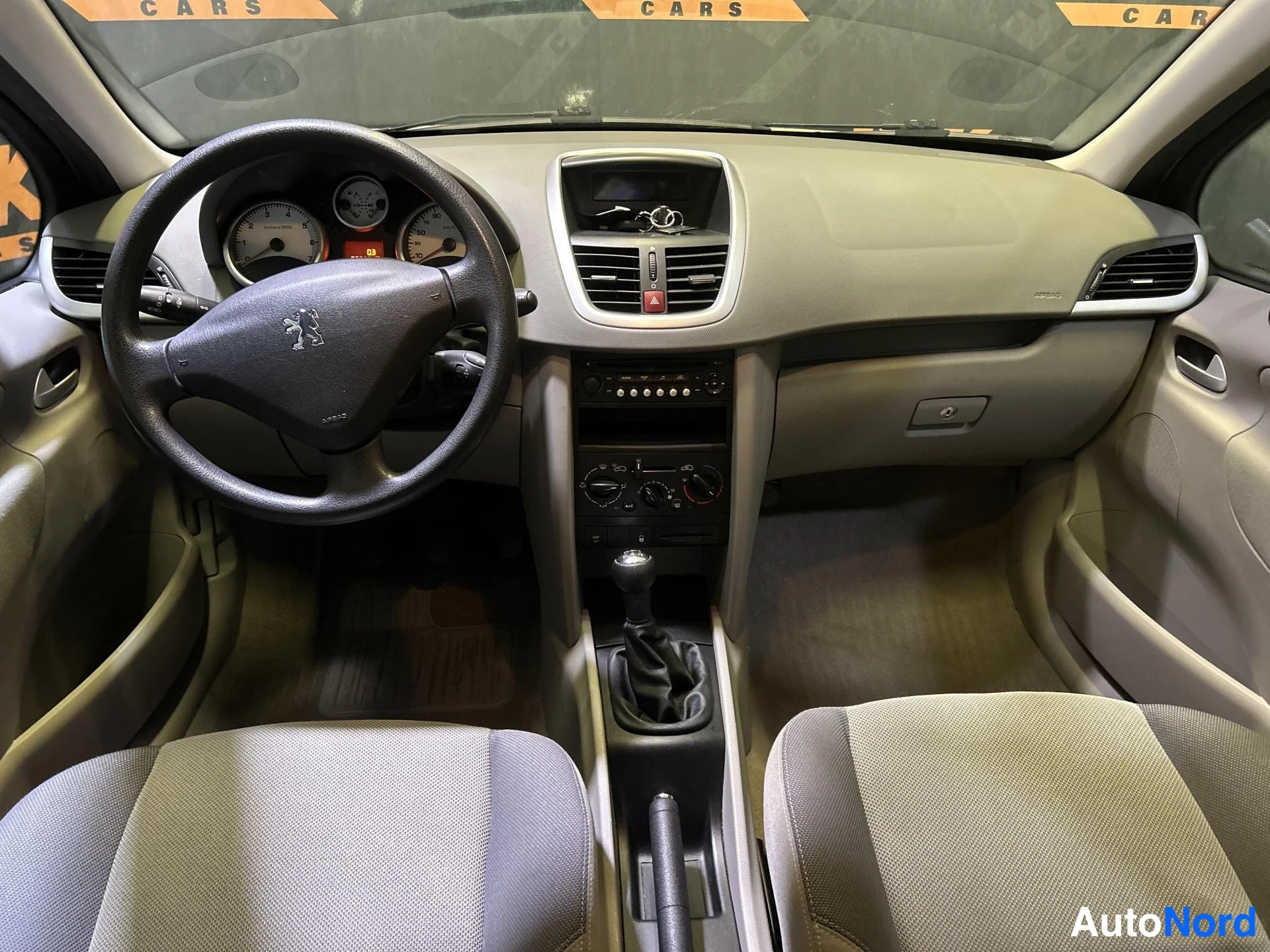 Grey Peugeot 207 2007, cockpit, photo 8