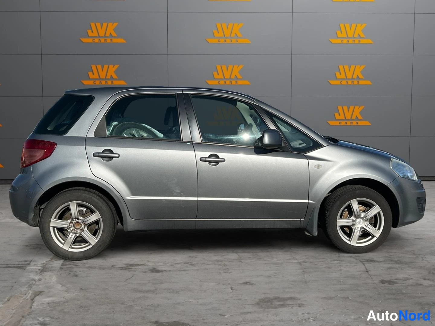 Grey Suzuki SX4 2011, side, photo 4