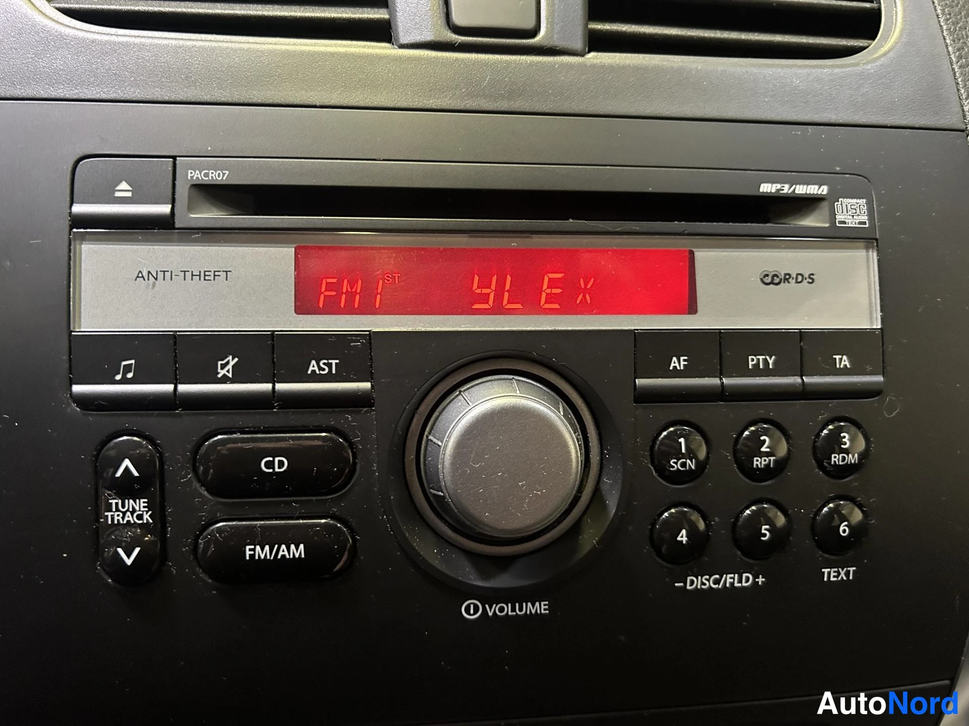 Grey Suzuki SX4 2011, detail, photo 13