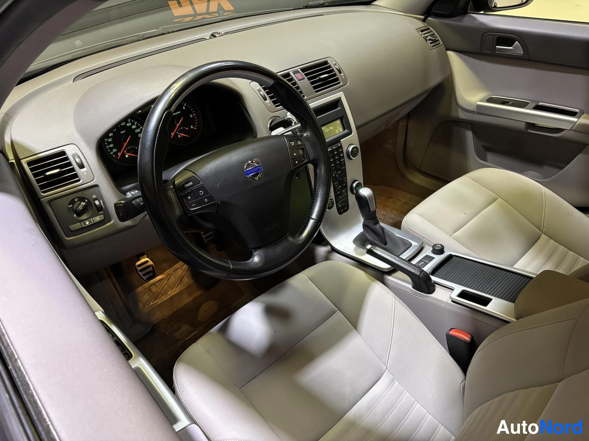 Grey Volvo V50 2011, cockpit, photo 7