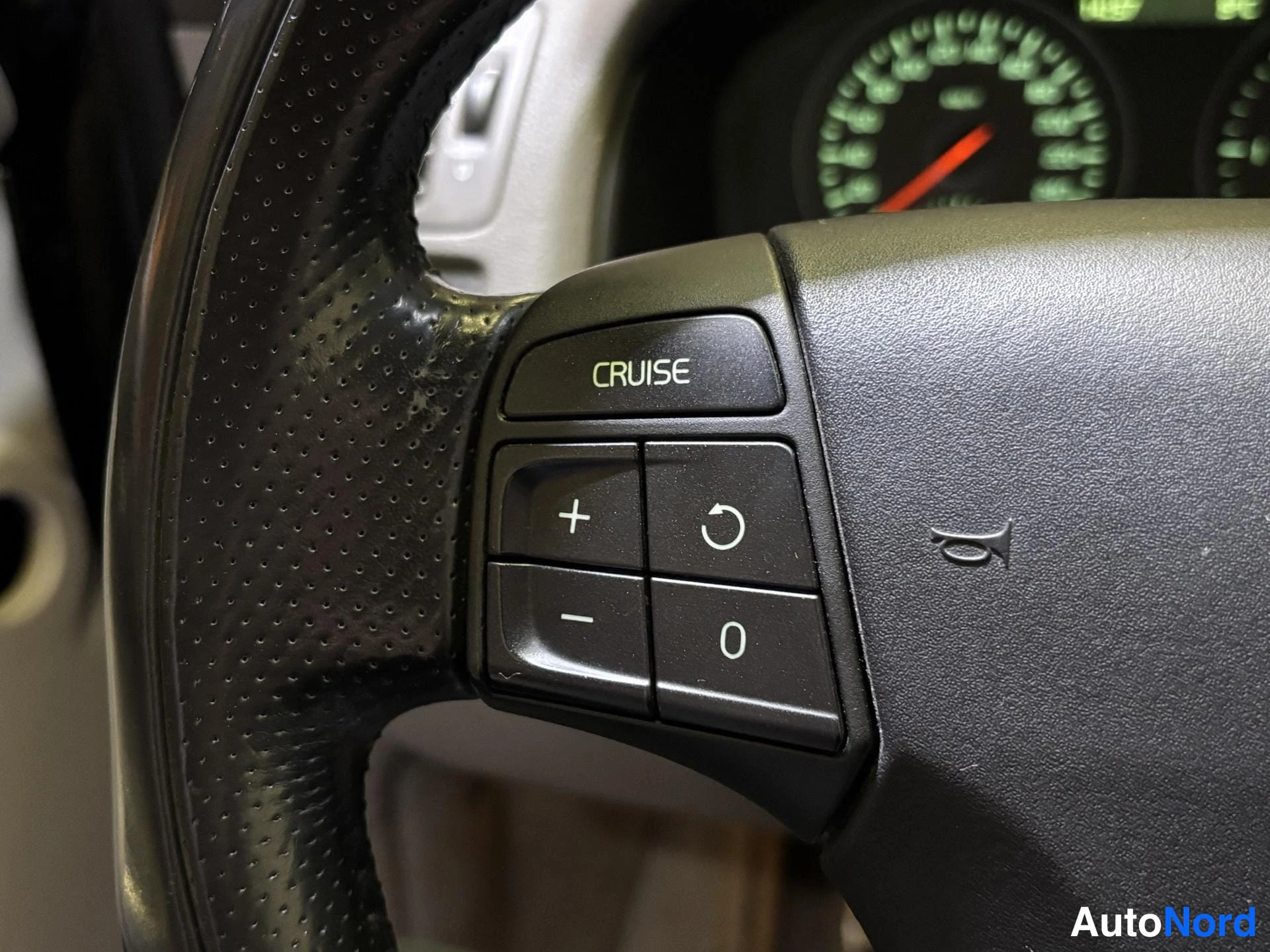 Grey Volvo V50 2011, detail, photo 12