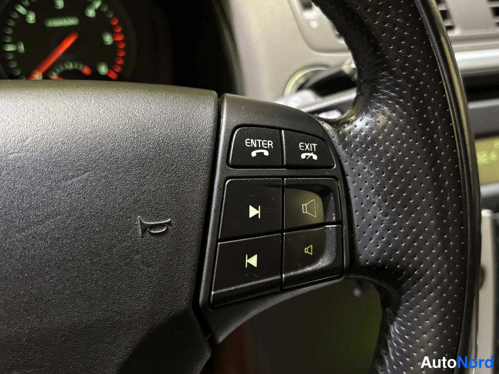 Grey Volvo V50 2011, detail, photo 13
