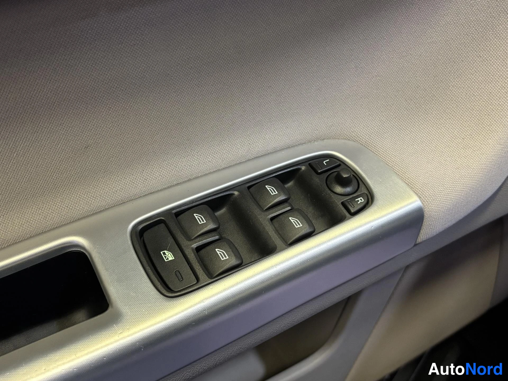 Grey Volvo V50 2011, detail, photo 16