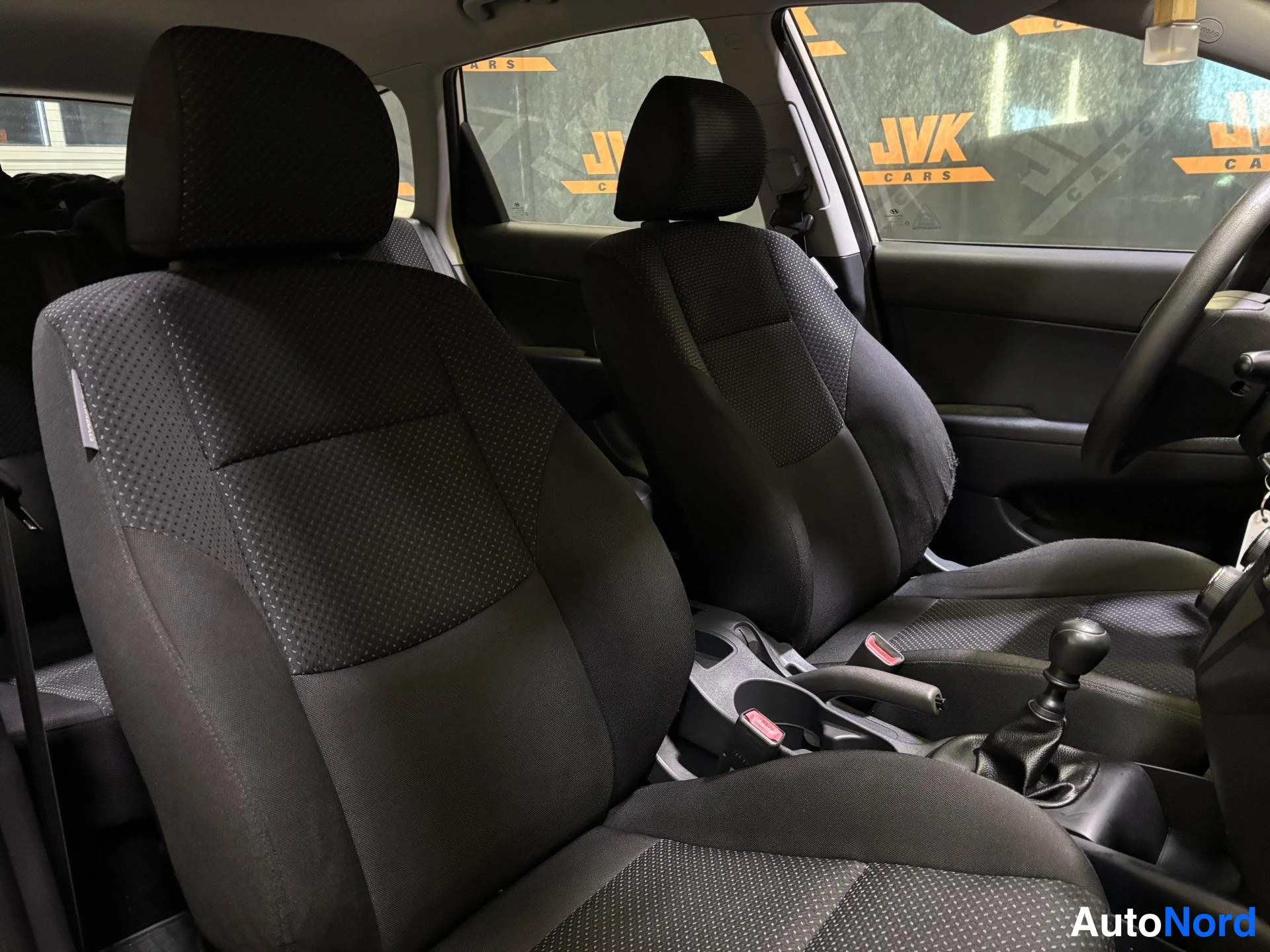 Silver Hyundai i30 2010, front seats, photo 10