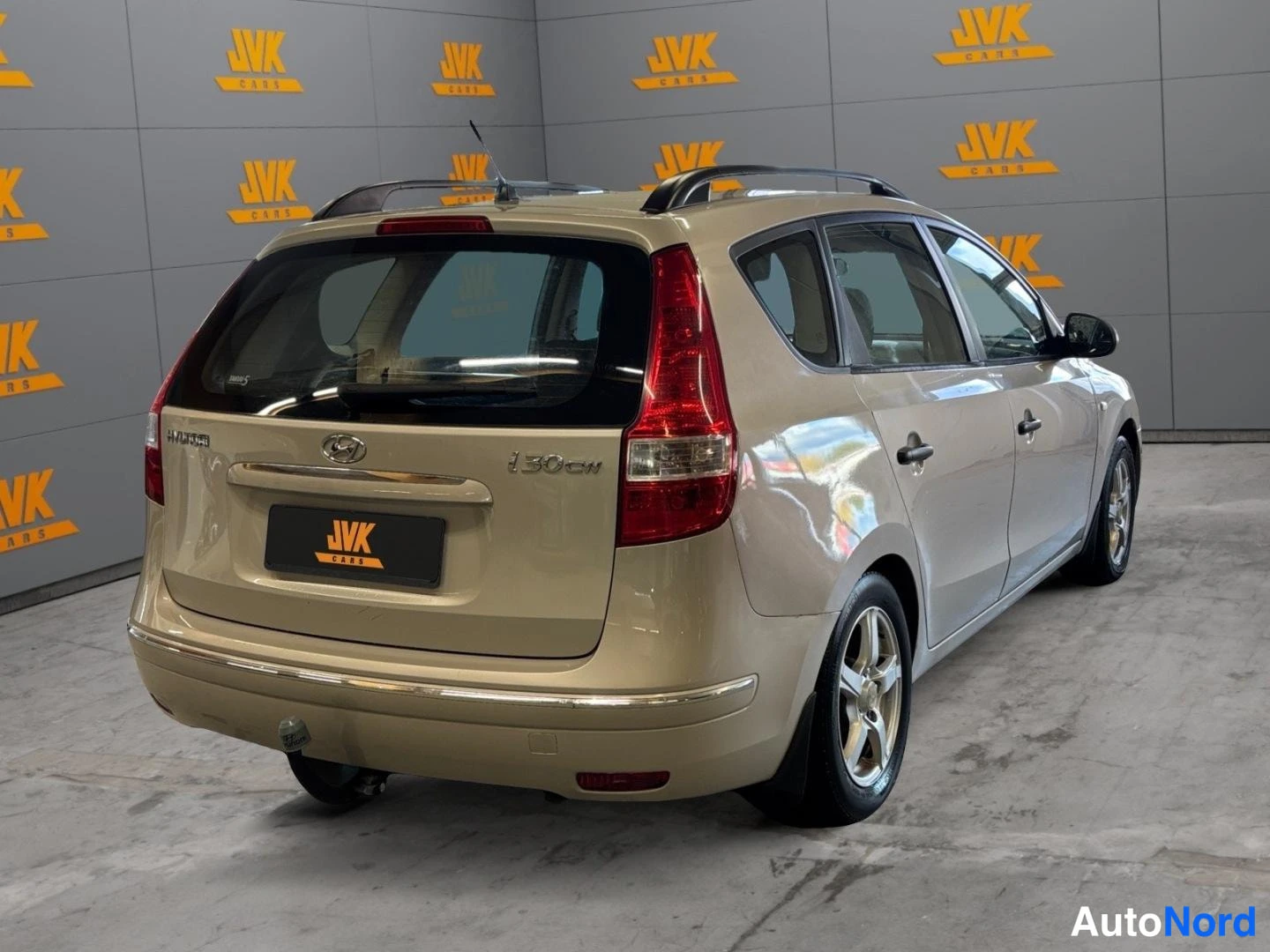 Silver Hyundai i30 2010, rear three-quarter, photo 5