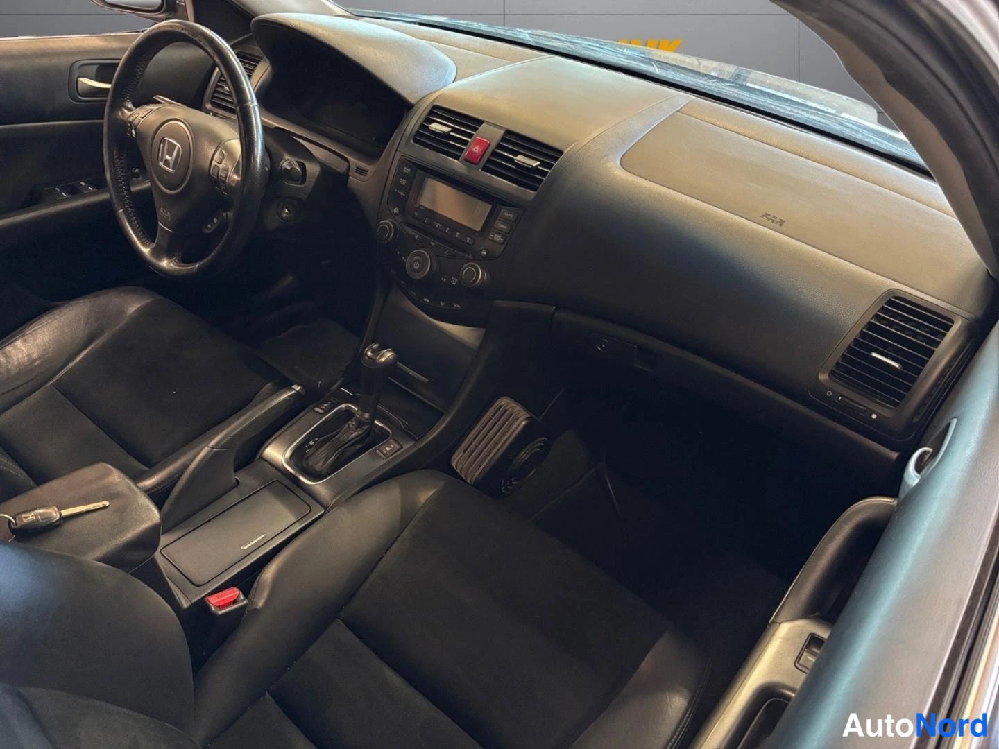 Black Honda Accord 2008, cockpit, photo 9