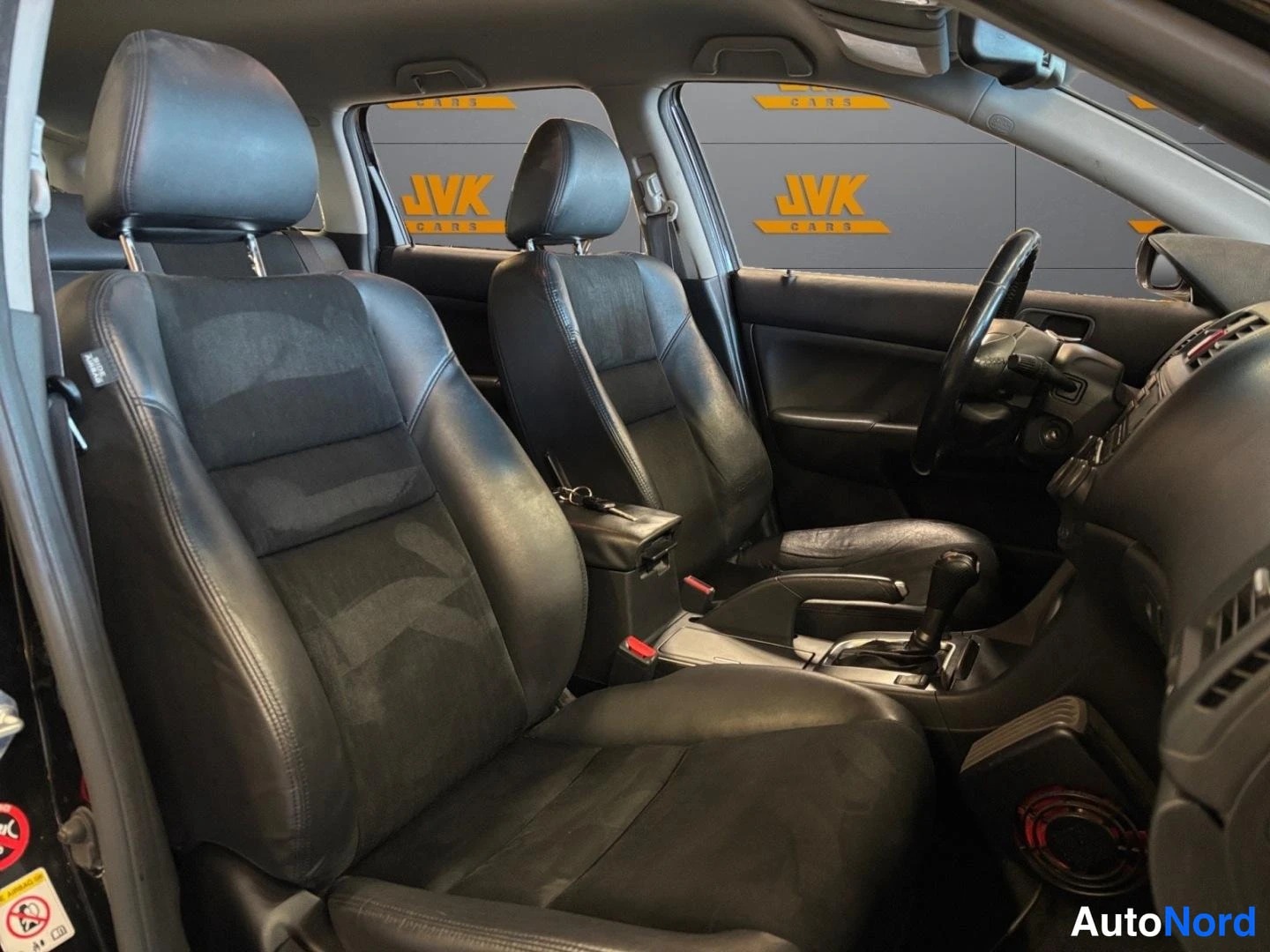 Black Honda Accord 2008, front seats, photo 10