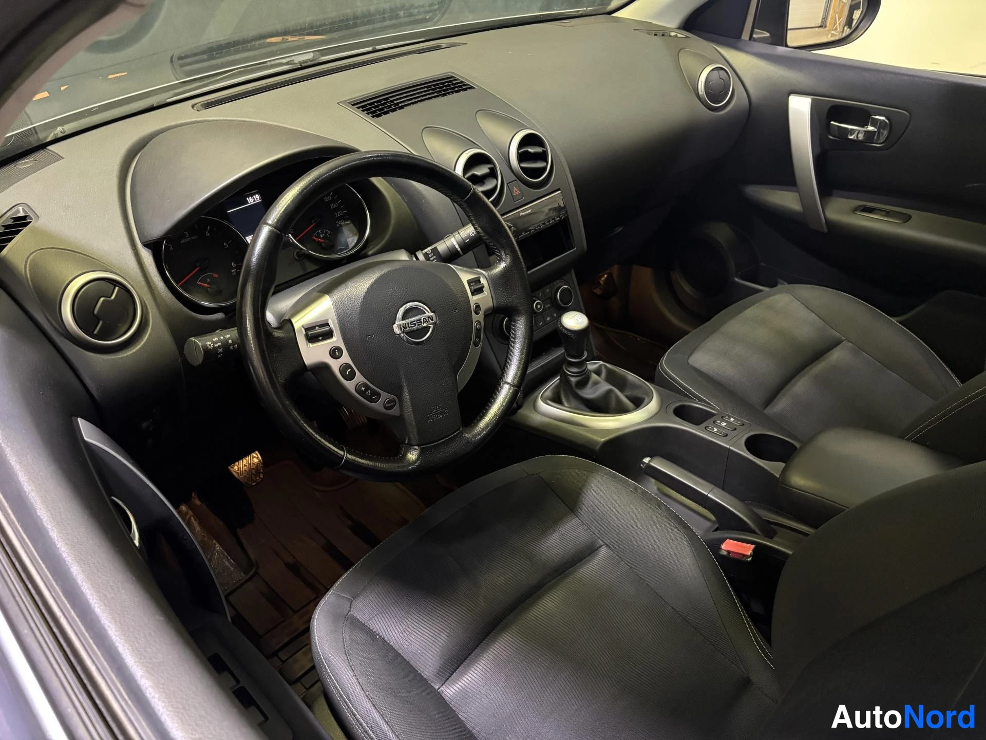 Grey Nissan Qashqai+2 2013, cockpit, photo 5