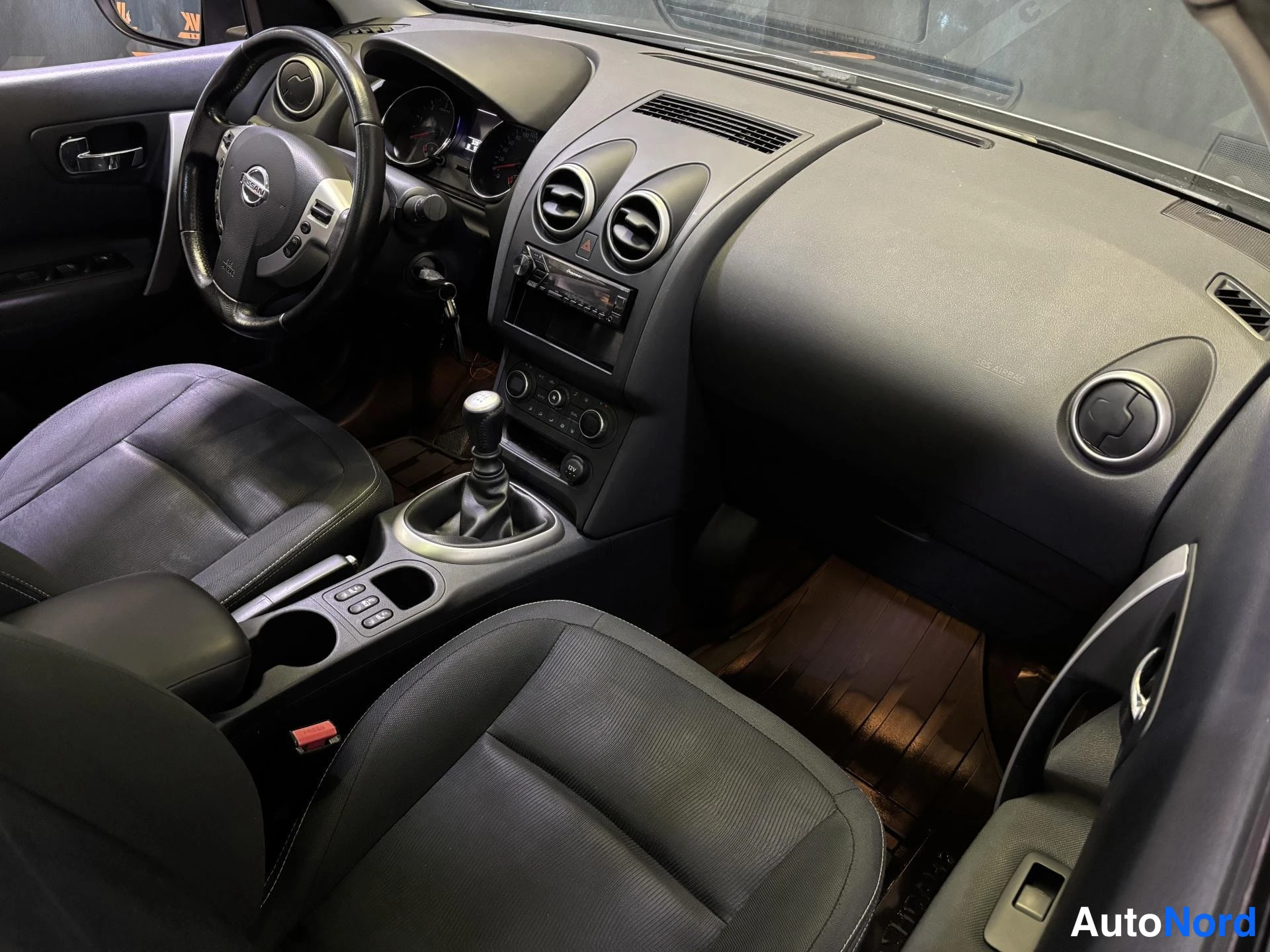 Grey Nissan Qashqai+2 2013, cockpit, photo 7