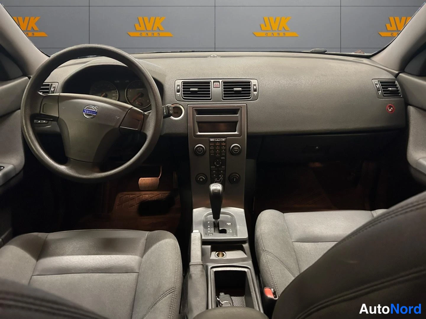 Red Volvo V50 2007, cockpit, photo 8