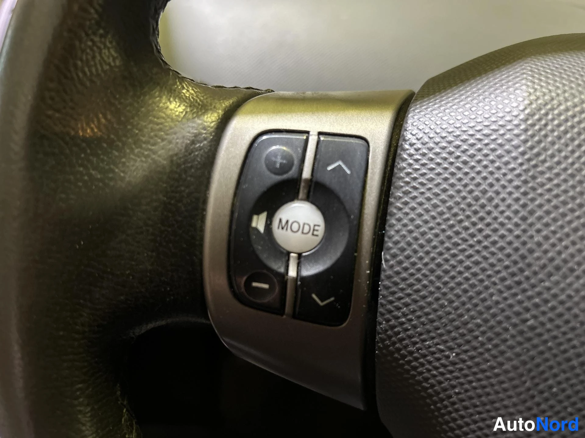 Silver Toyota Yaris 2010, detail, photo 12