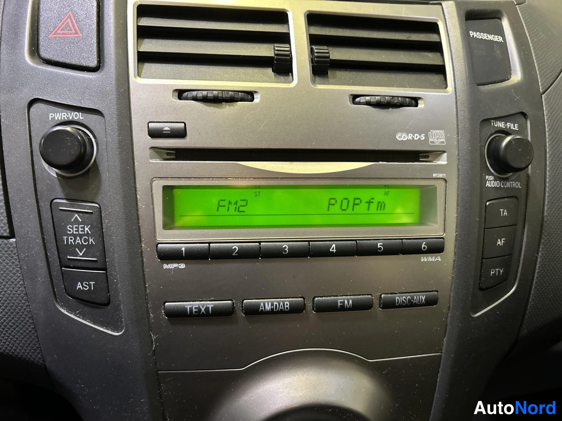 Silver Toyota Yaris 2010, detail, photo 13