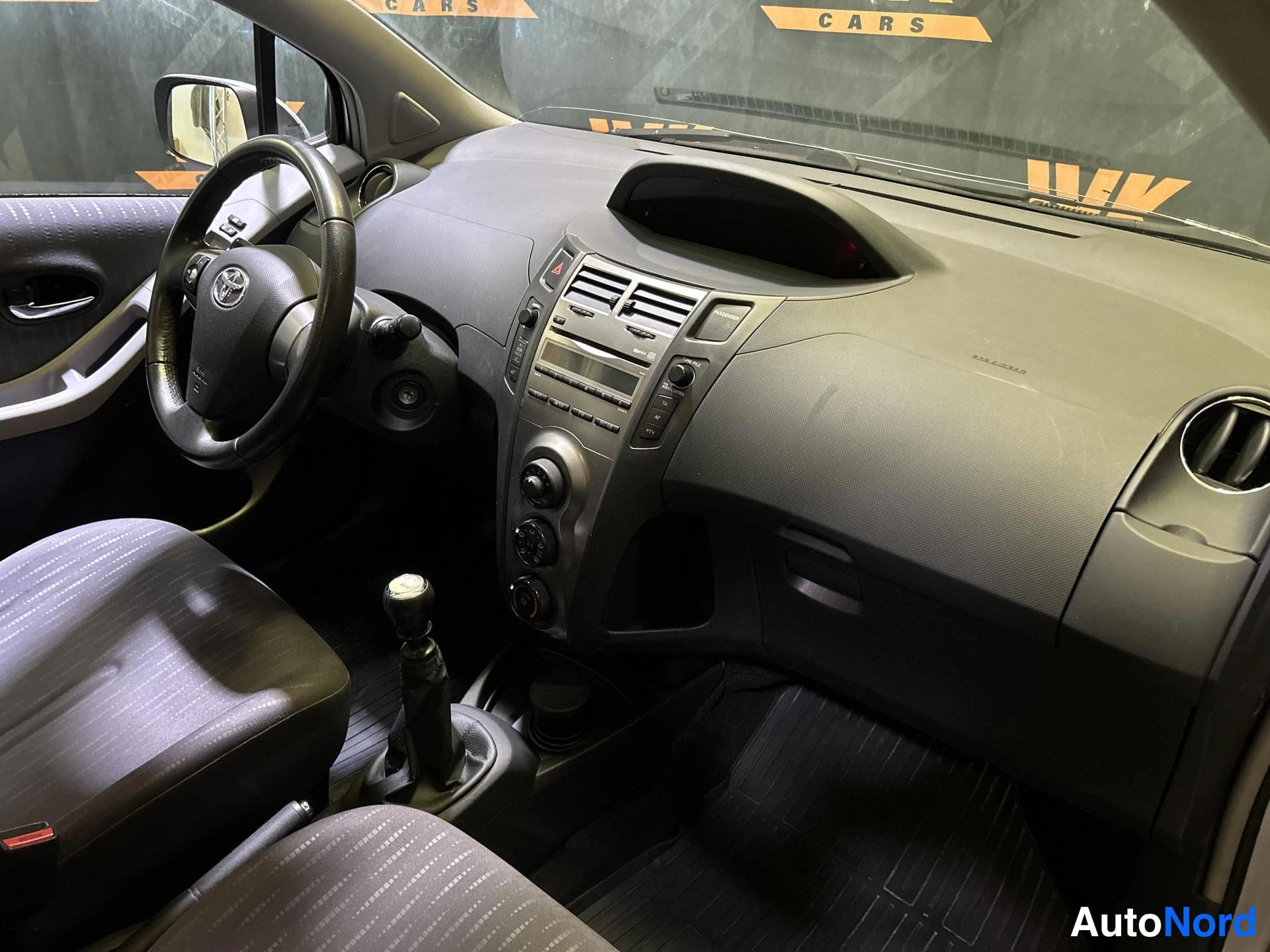 Silver Toyota Yaris 2010, cockpit, photo 10