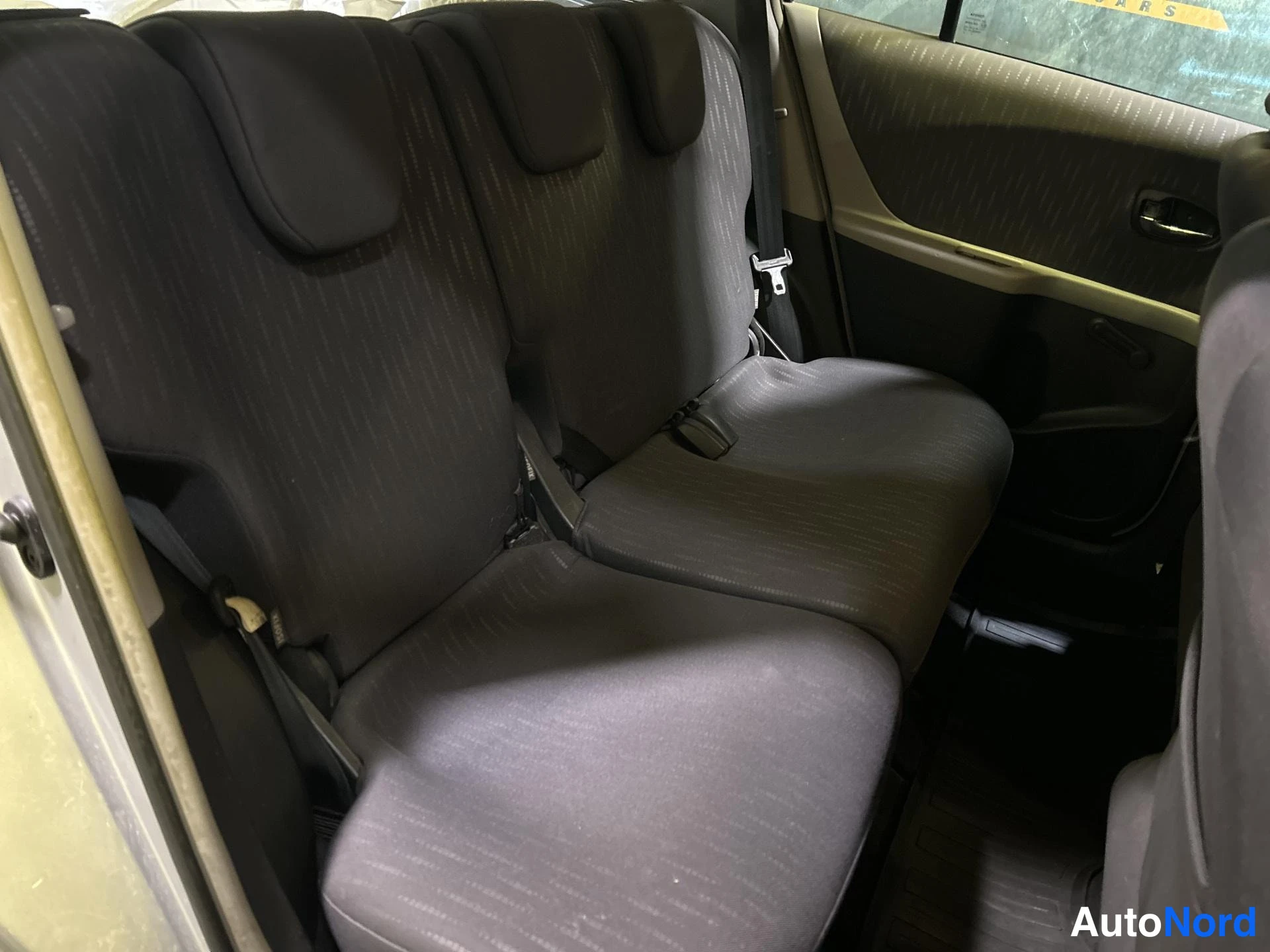 Silver Toyota Yaris 2010, rear seats, photo 11