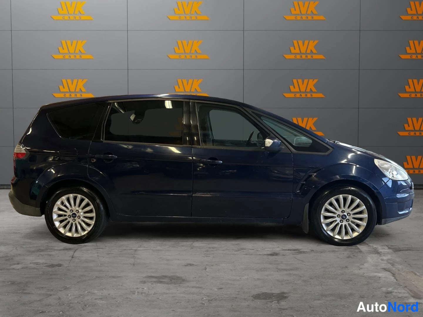 Blue Ford S-MAX 2007, front three-quarter, nose to the right, photo 3