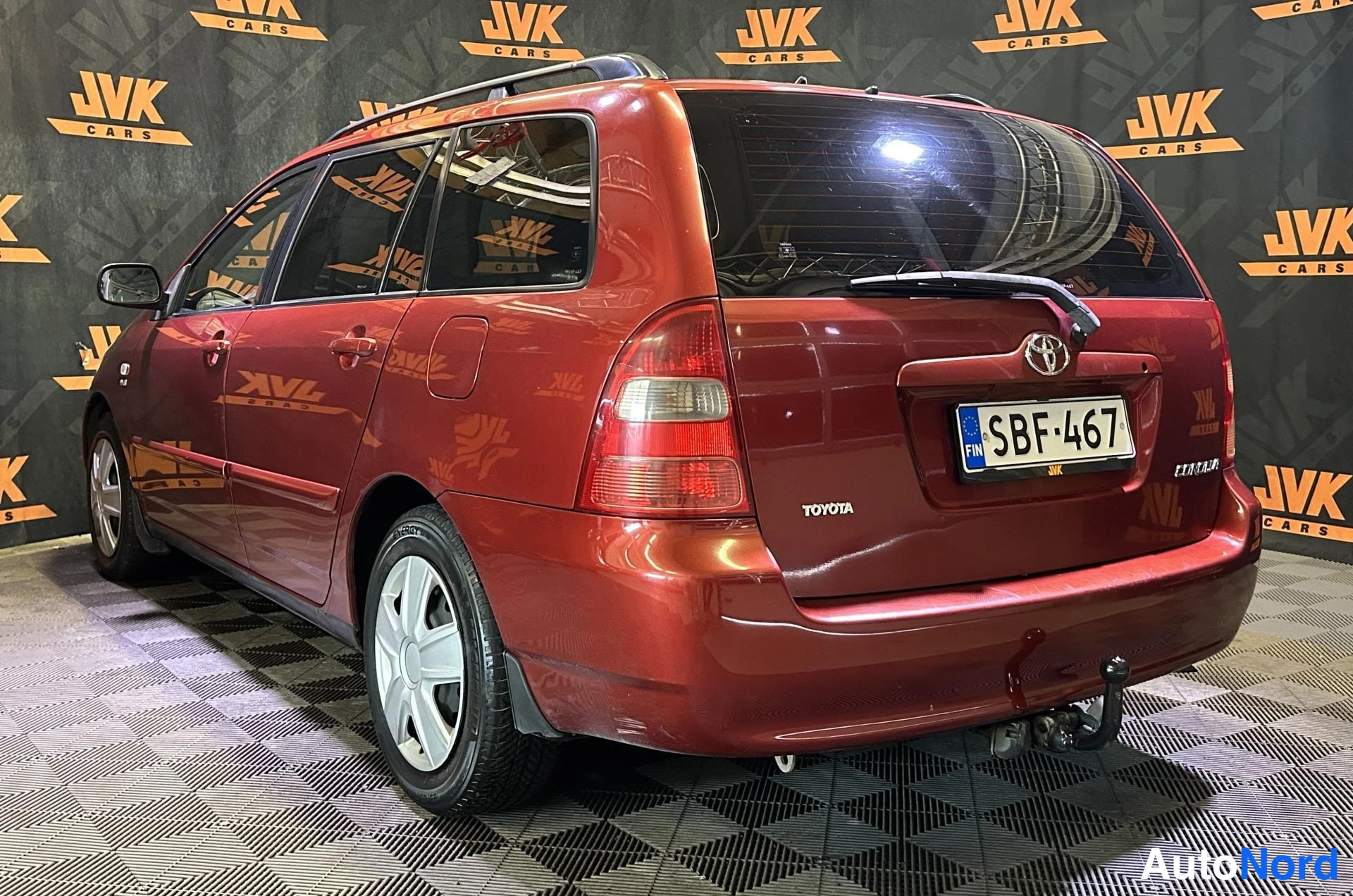 Red Toyota Corolla 2002, rear three-quarter, photo 4