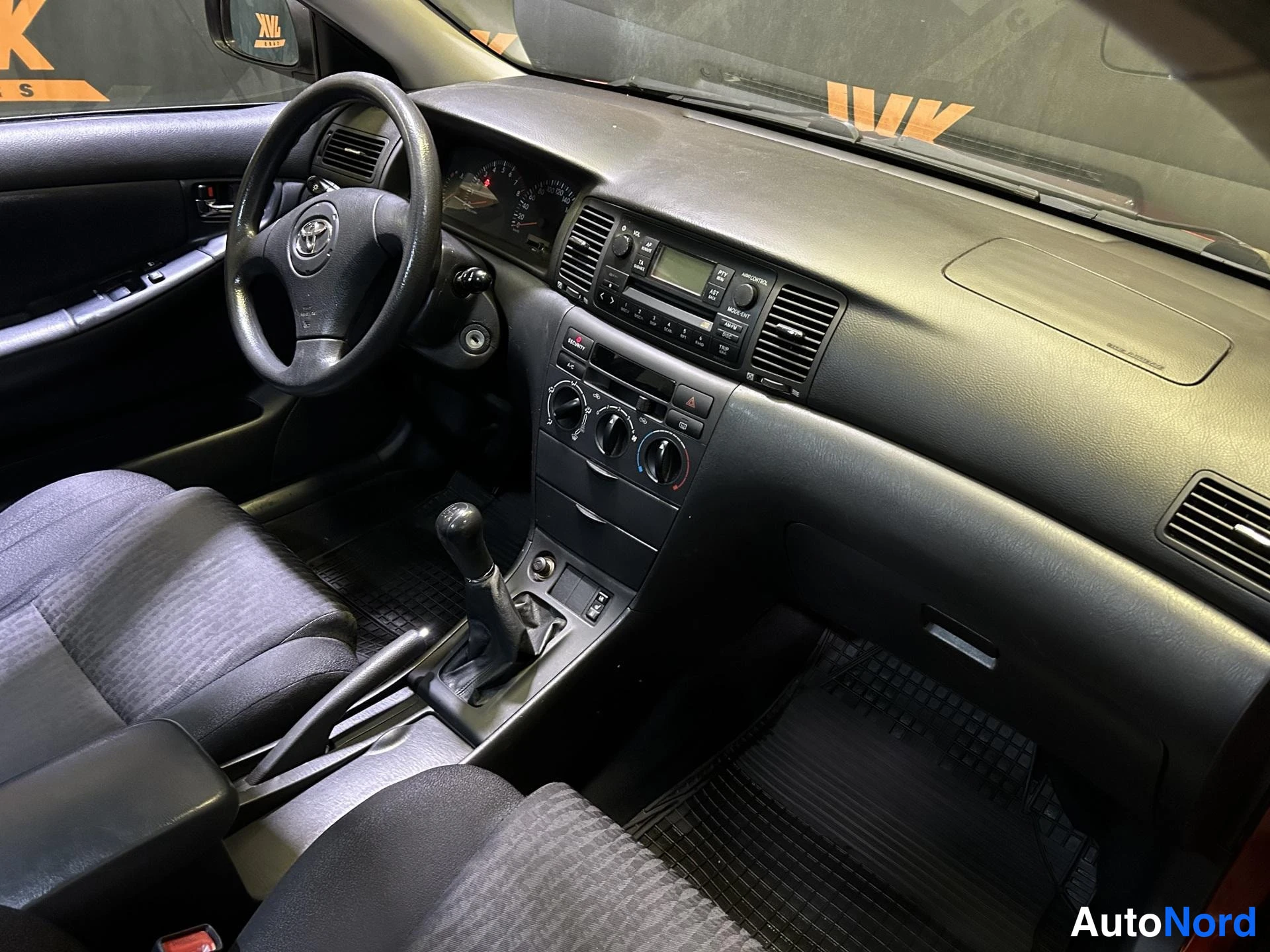 Red Toyota Corolla 2002, cockpit, photo 7