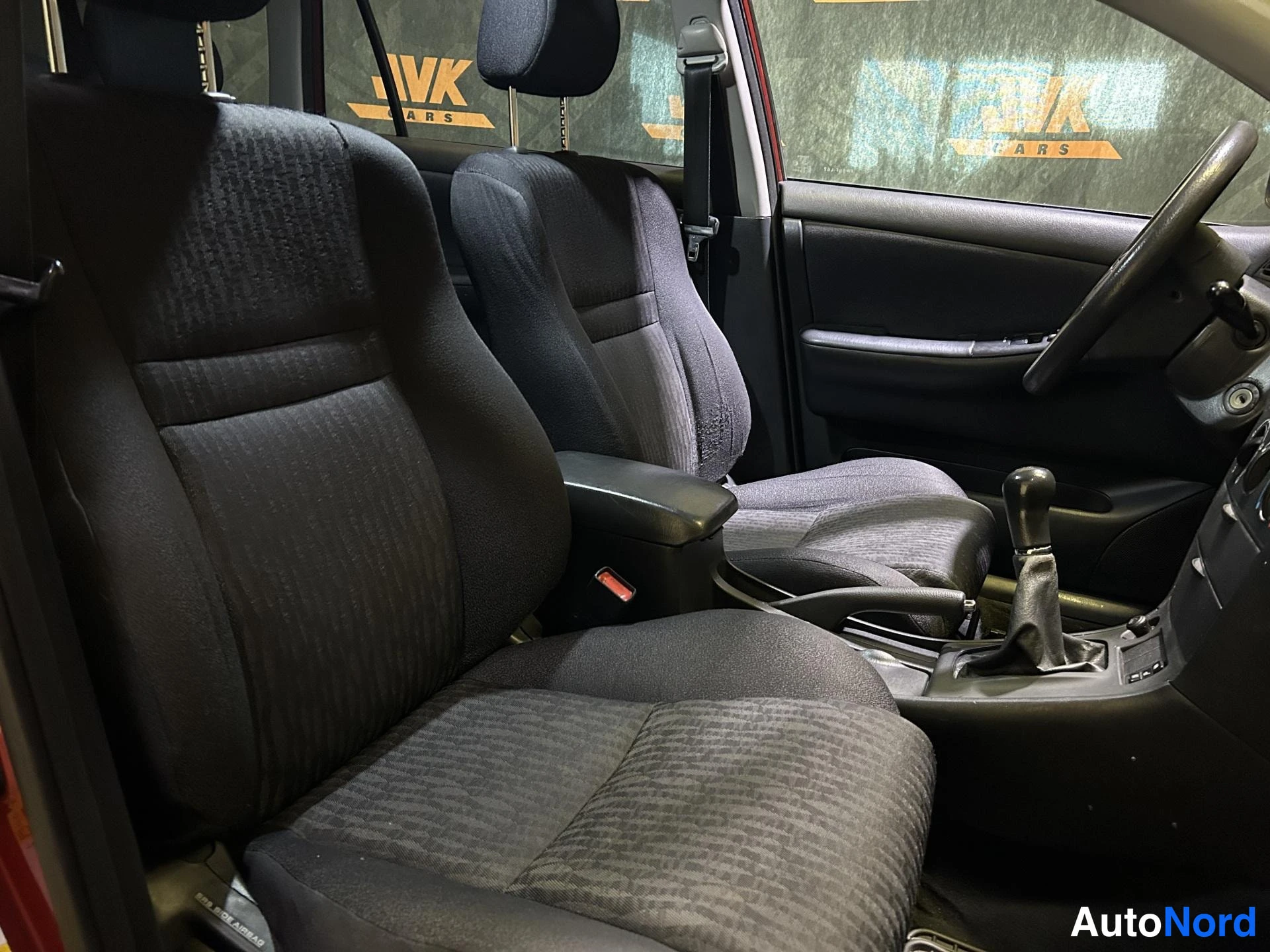 Red Toyota Corolla 2002, front seats, photo 8