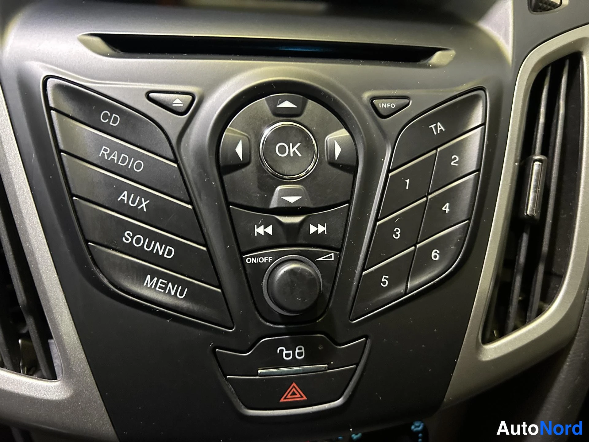 Grey Ford Focus 2012, detail, photo 14
