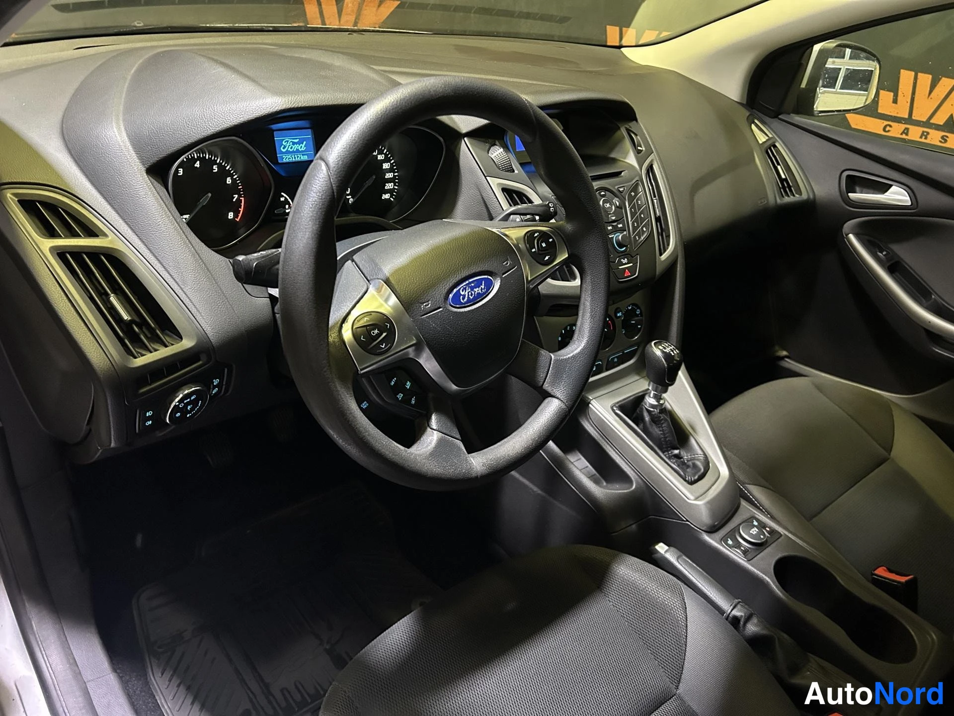 Grey Ford Focus 2012, cockpit, photo 7