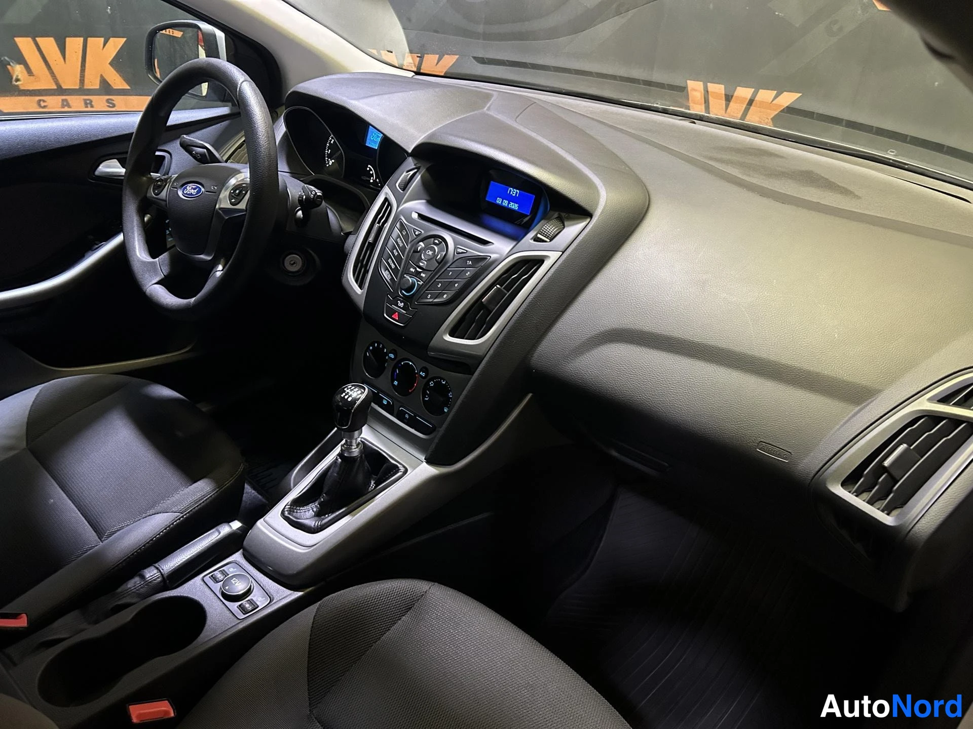 Grey Ford Focus 2012, cockpit, photo 8
