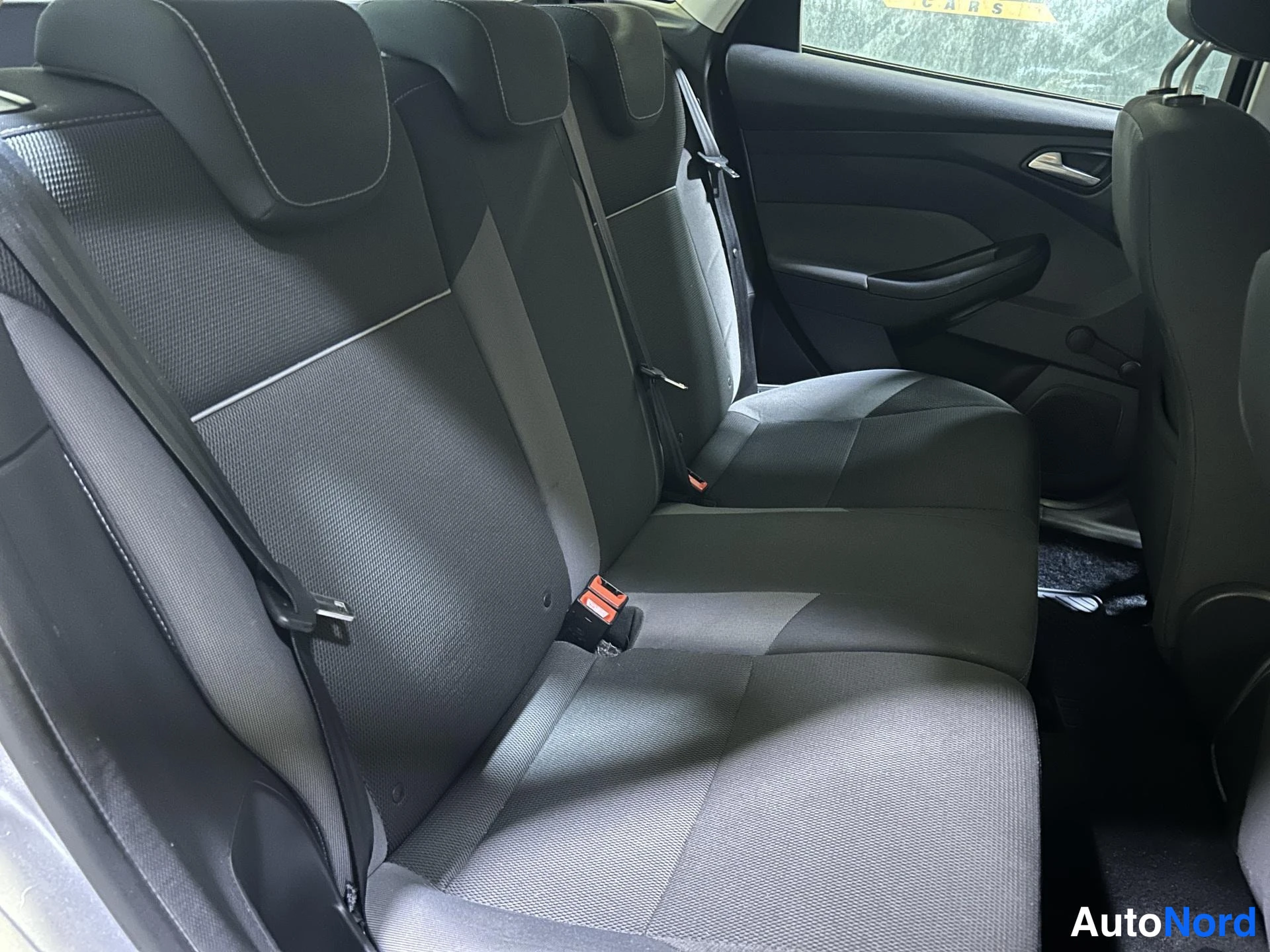 Grey Ford Focus 2012, rear seats, photo 11