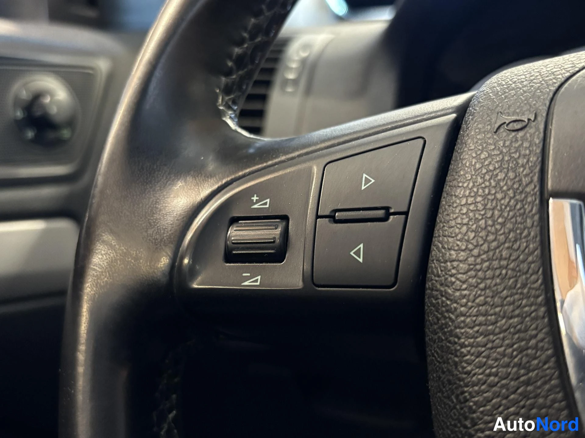 Grey Skoda Octavia 2011, detail, photo 12