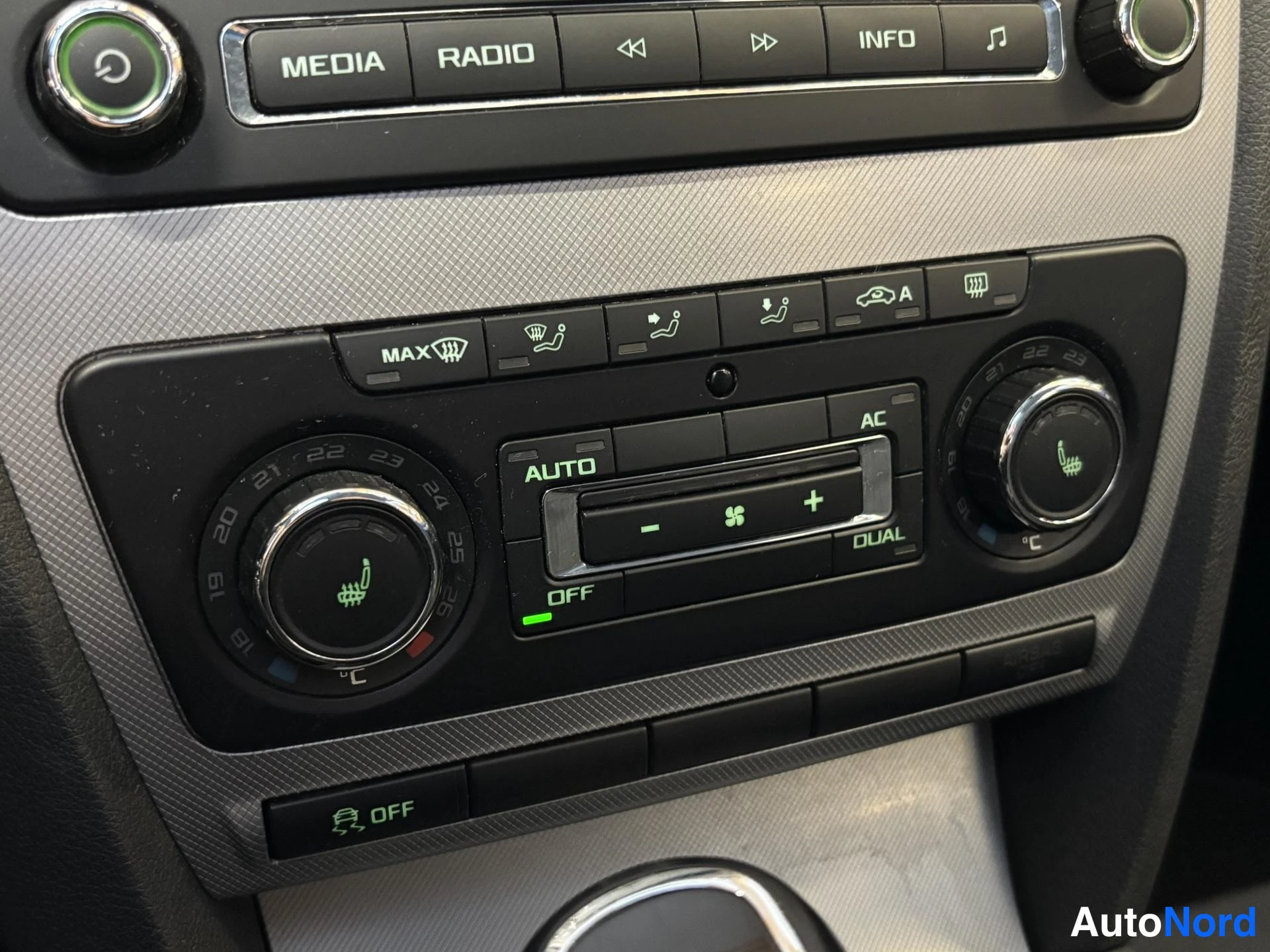 Grey Skoda Octavia 2011, detail, photo 15