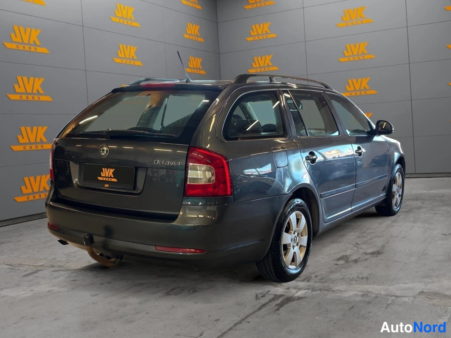 Grey Skoda Octavia 2011, rear three-quarter, photo 5