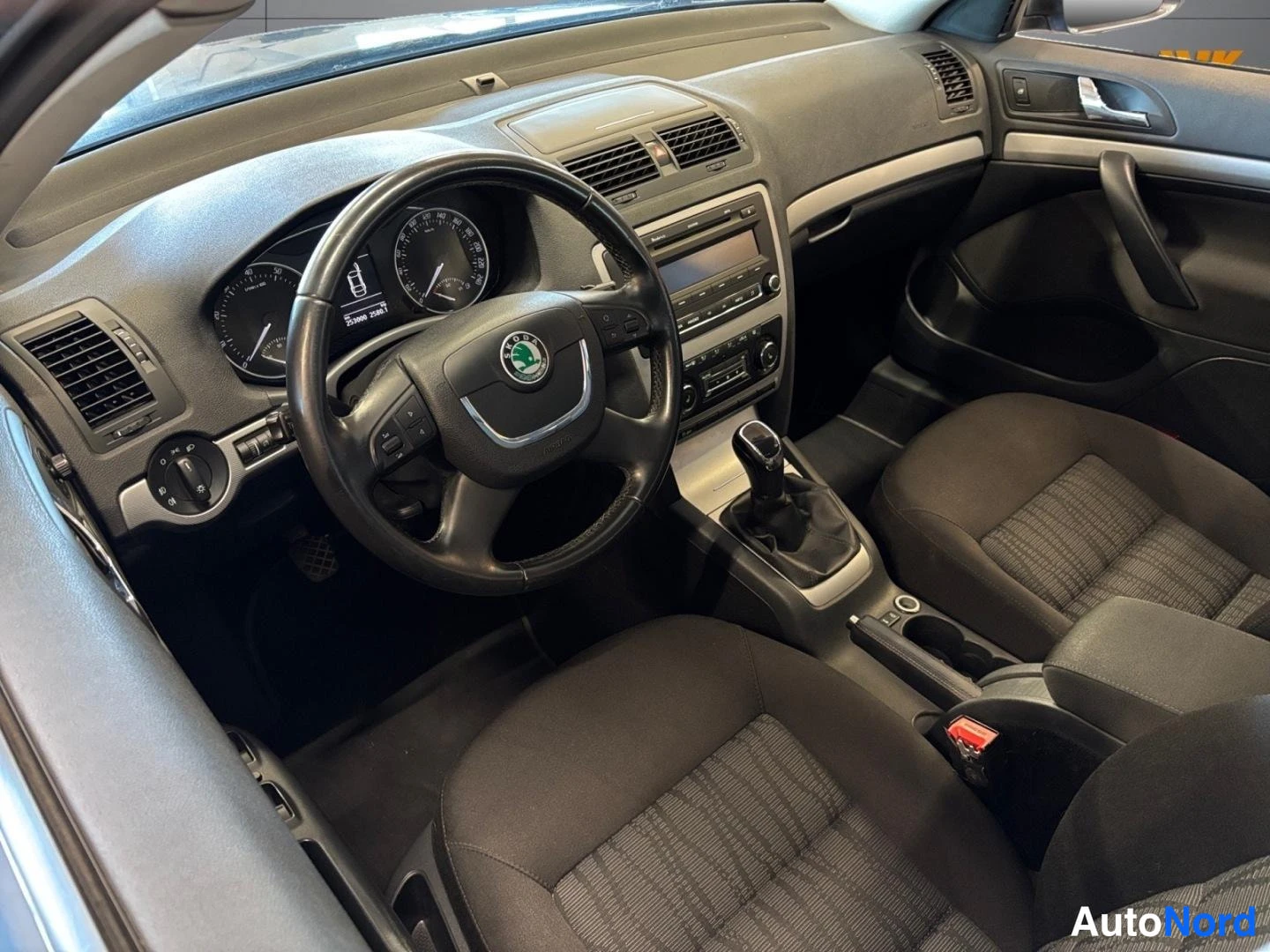 Grey Skoda Octavia 2011, cockpit, photo 7