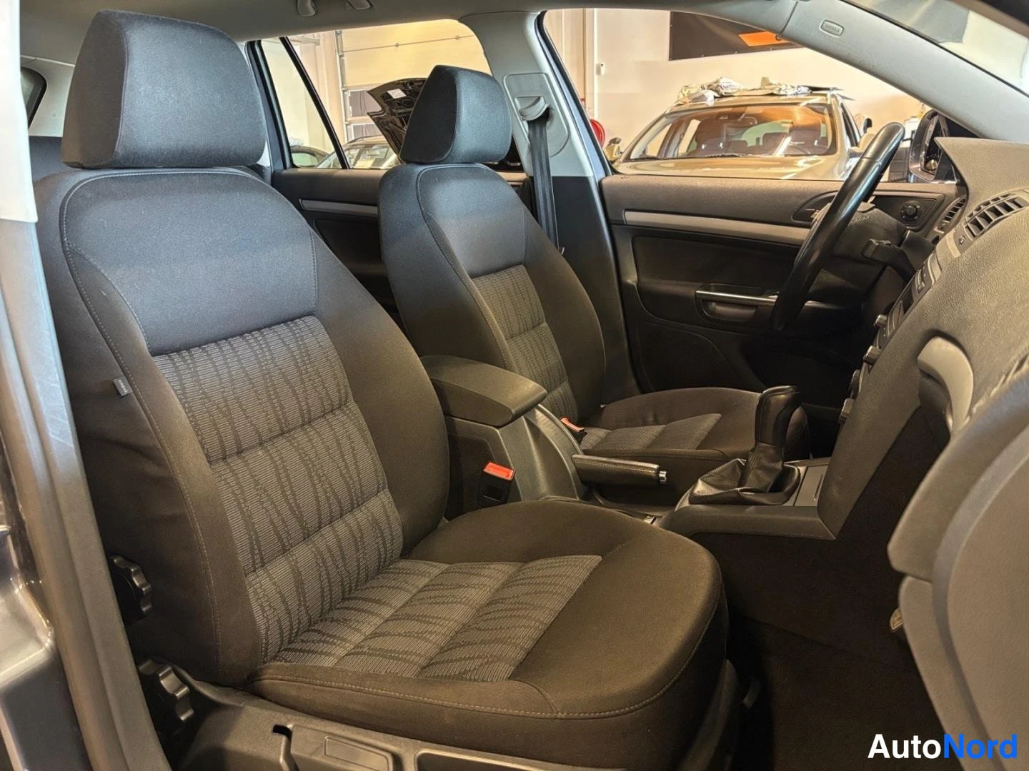 Grey Skoda Octavia 2011, front seats, photo 10