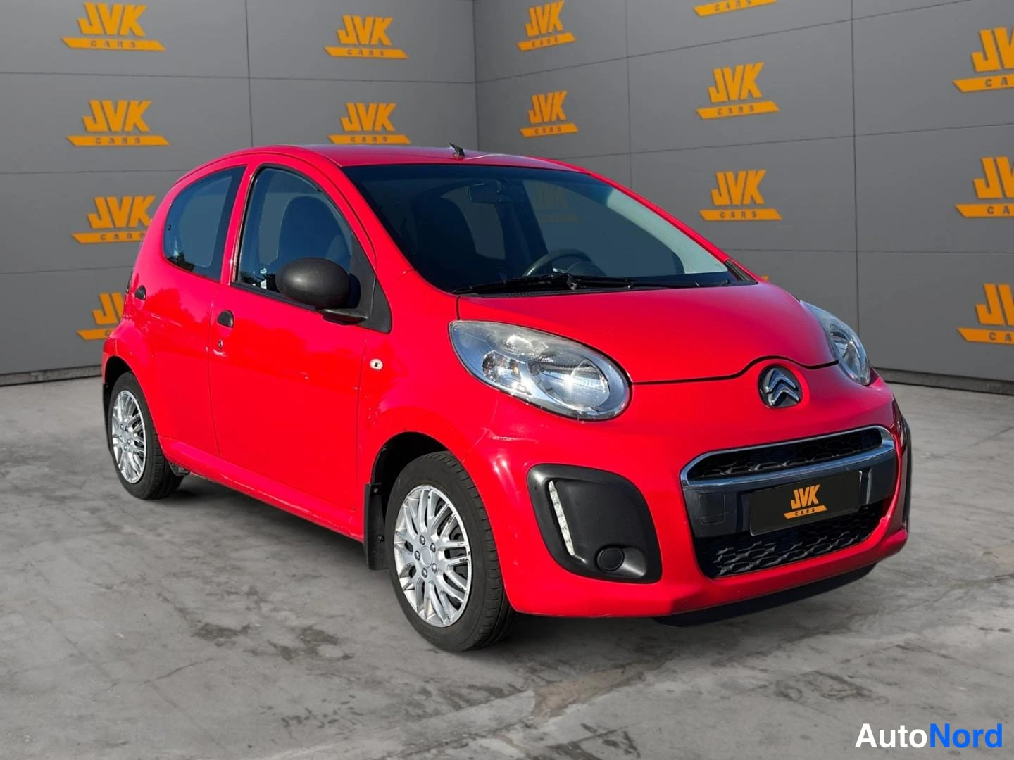 Red Citroen C1 2012, front three-quarter, nose to the right, photo 3