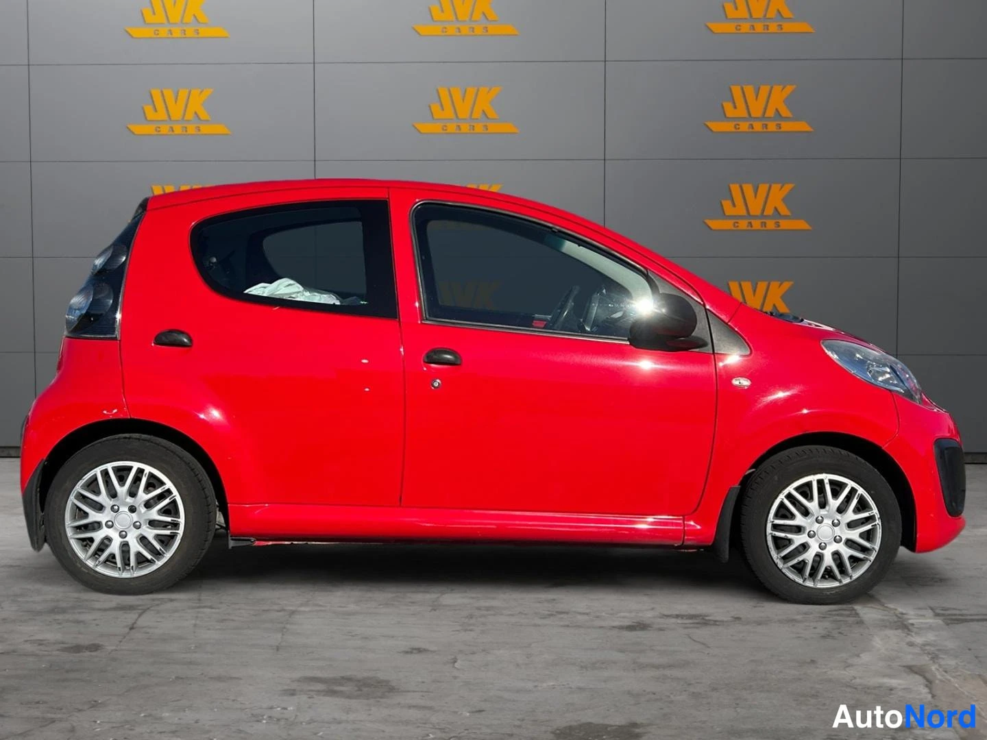 Red Citroen C1 2012, side, photo 4