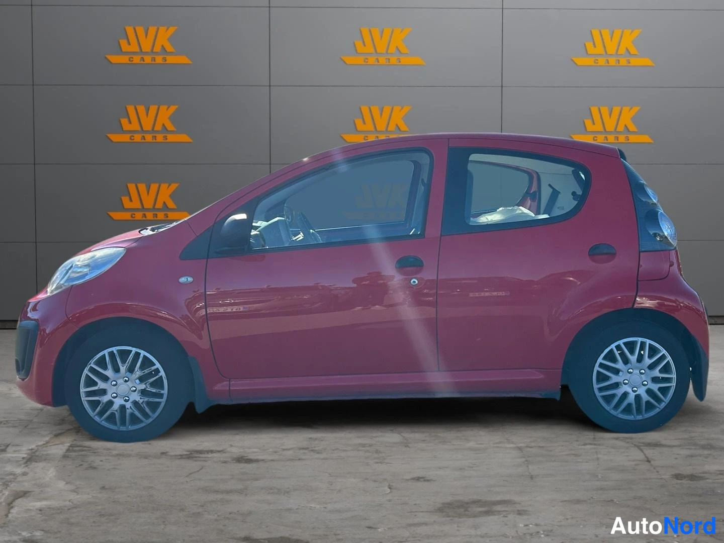 Red Citroen C1 2012, front three-quarter, nose to the left, photo 2