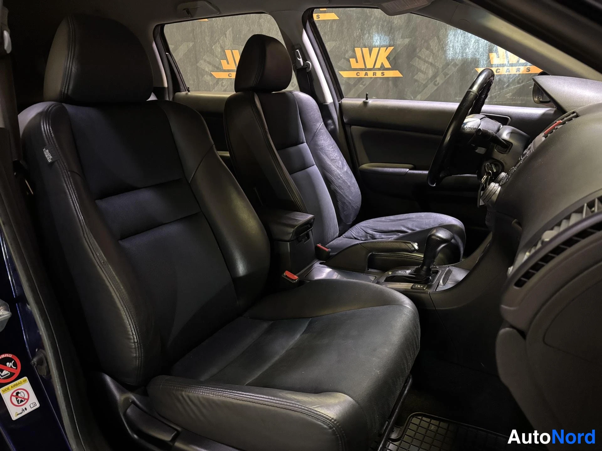 Blue Honda Accord 2004, front seats, photo 8