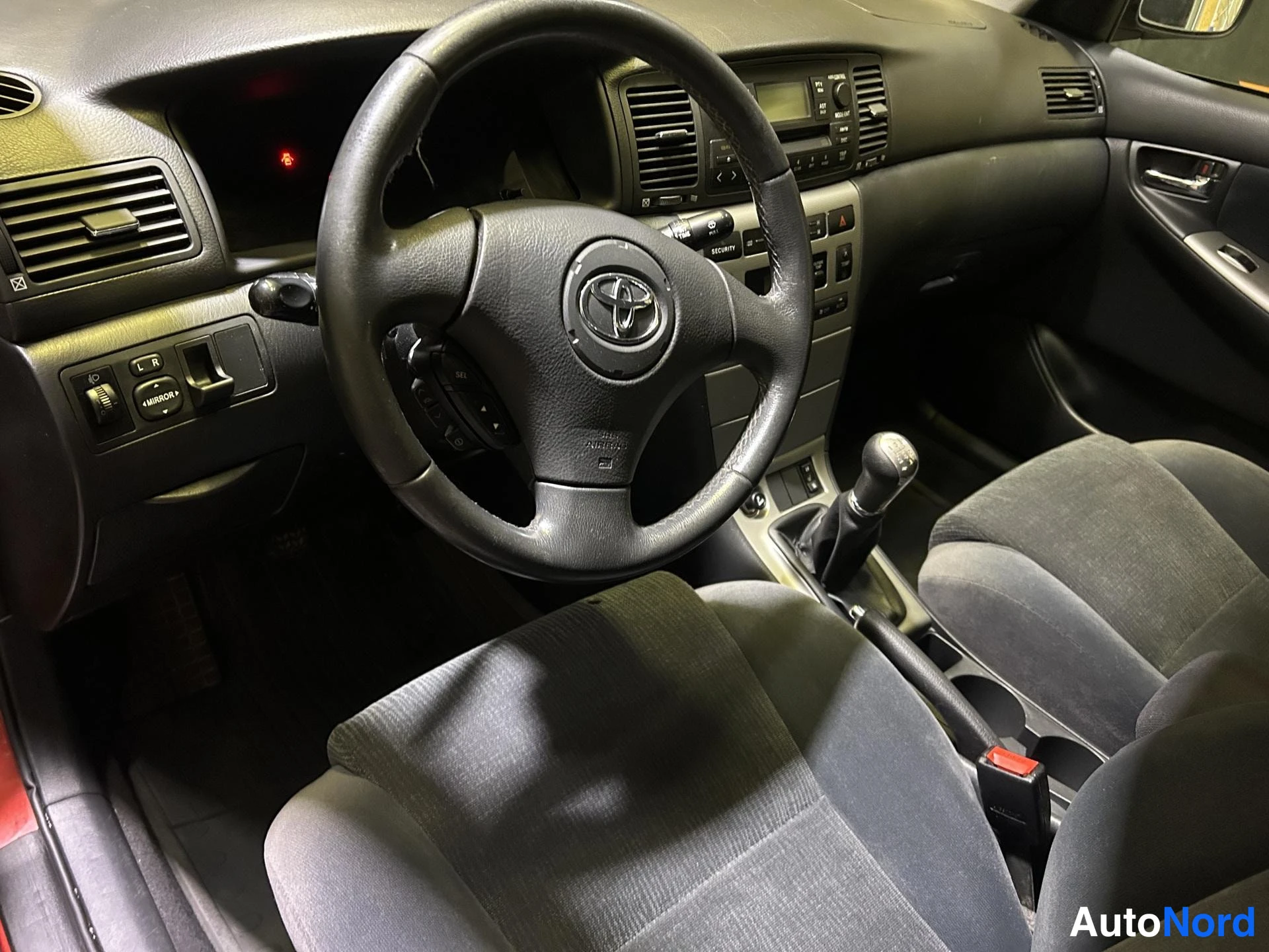 Red Toyota Corolla 2003, cockpit, photo 7