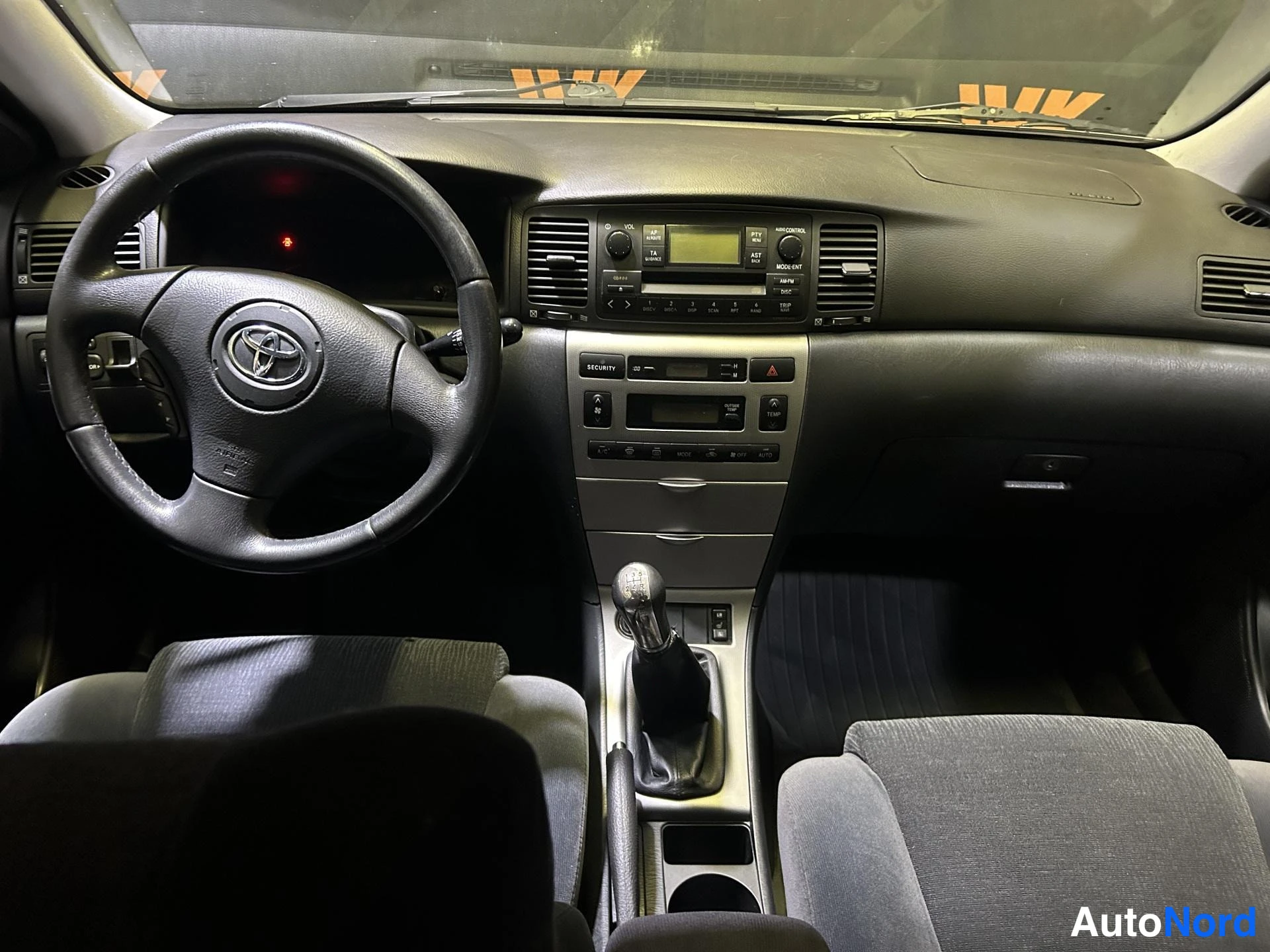 Red Toyota Corolla 2003, cockpit, photo 8