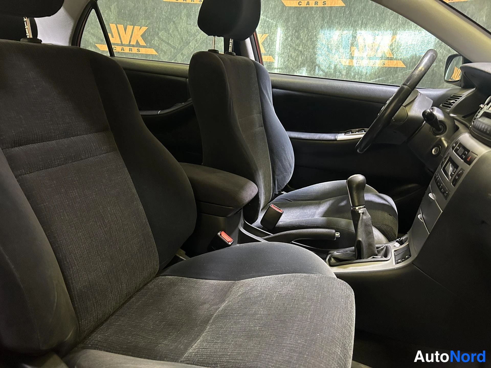 Red Toyota Corolla 2003, front seats, photo 10
