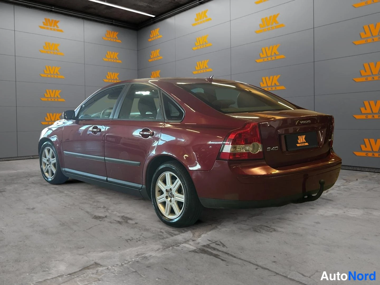 Red Volvo S40 2004, rear three-quarter, photo 6
