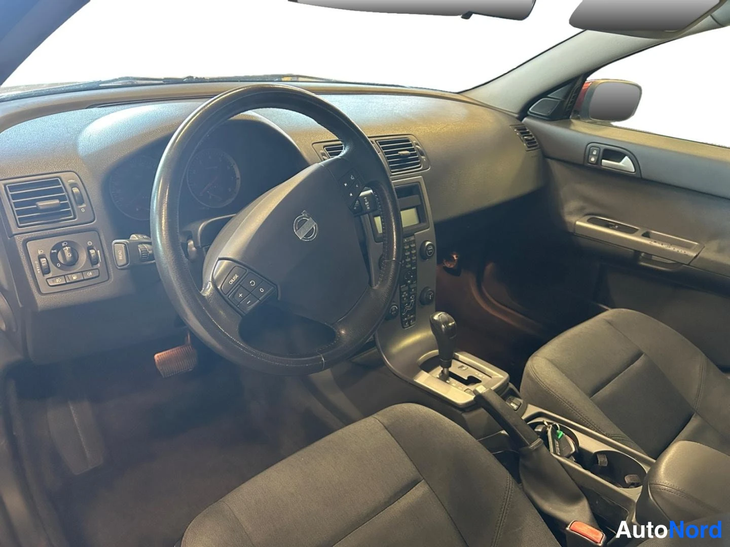 Red Volvo S40 2004, cockpit, photo 7