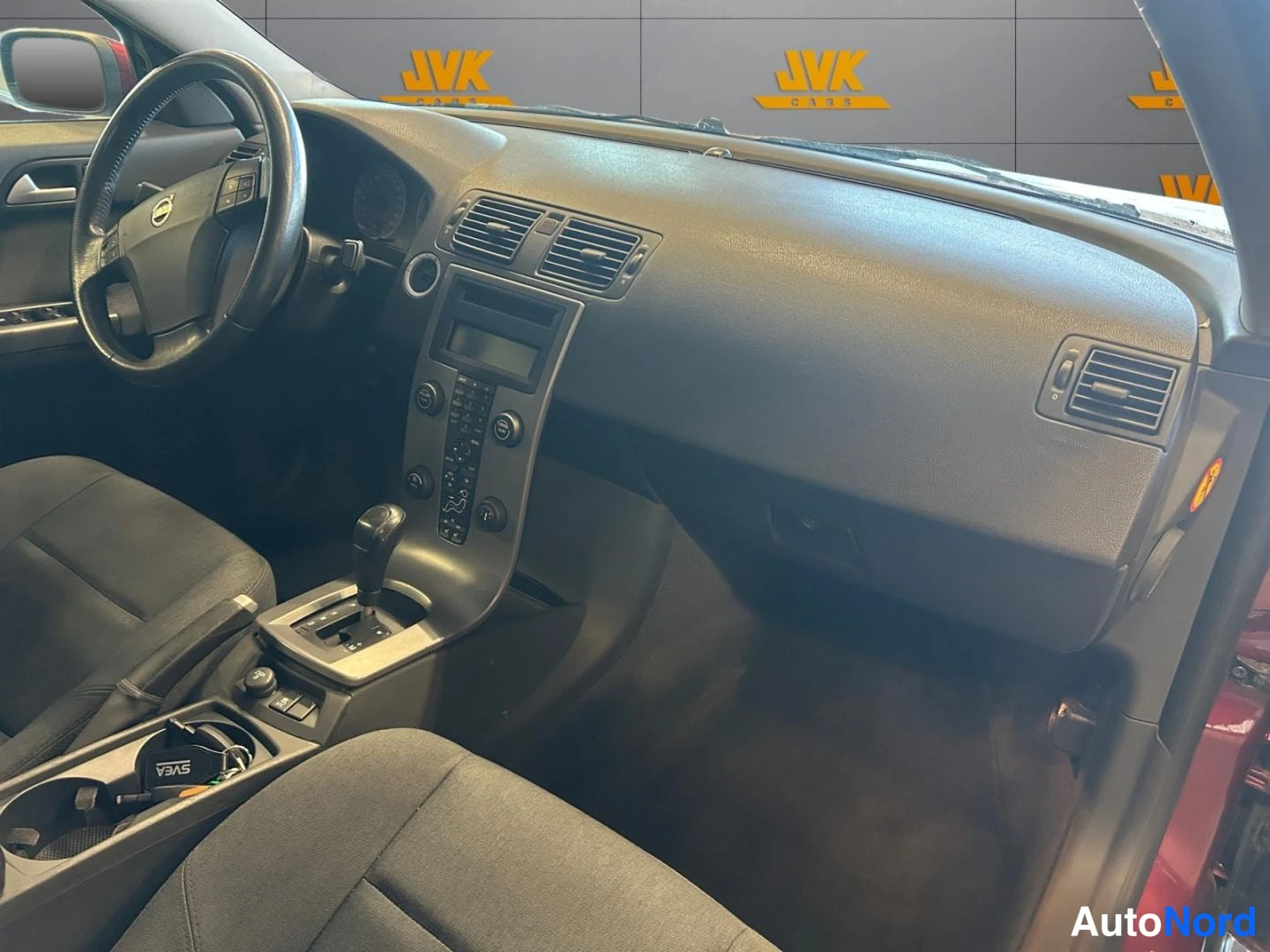 Red Volvo S40 2004, cockpit, photo 9