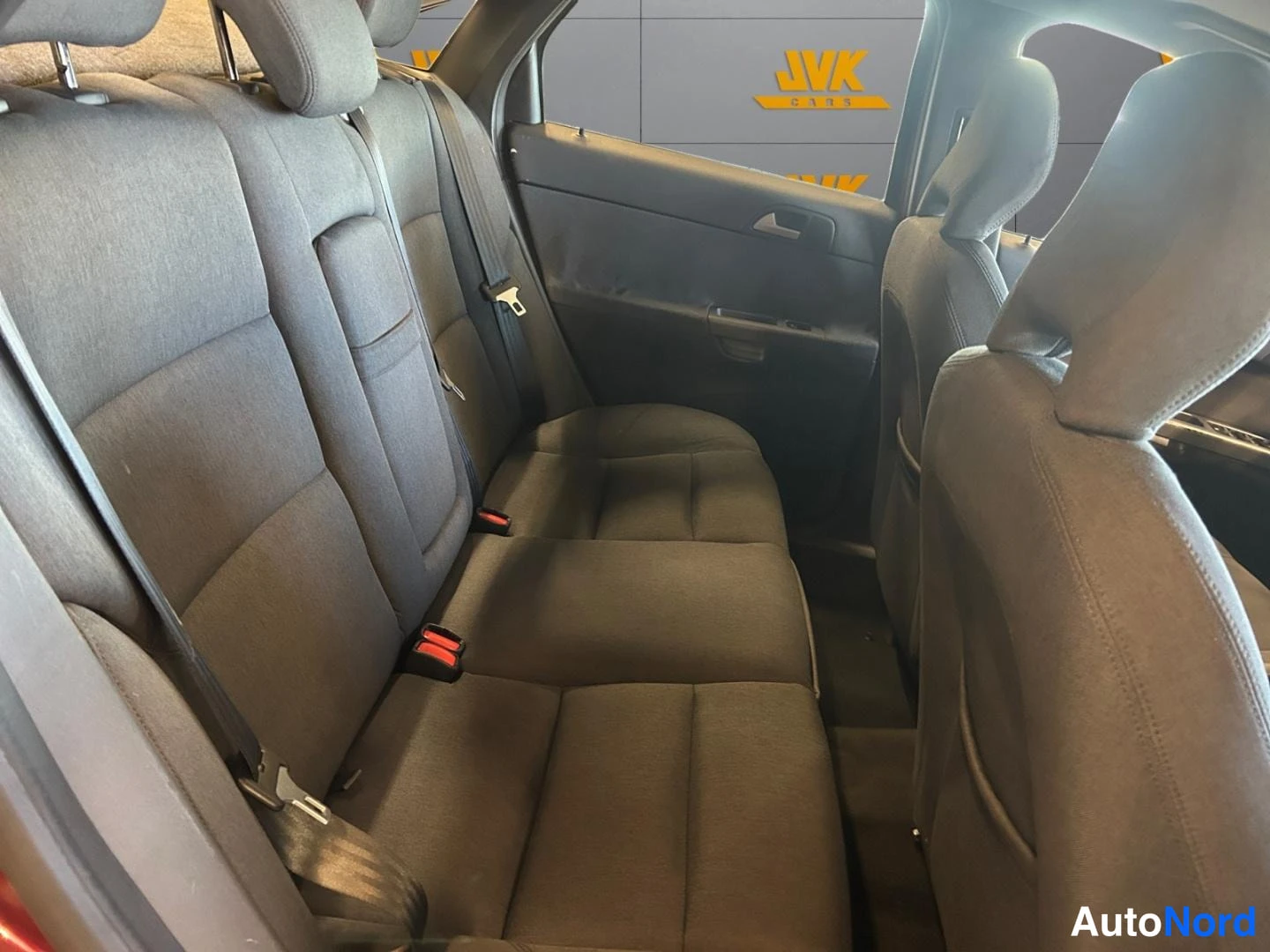 Red Volvo S40 2004, rear seats, photo 11