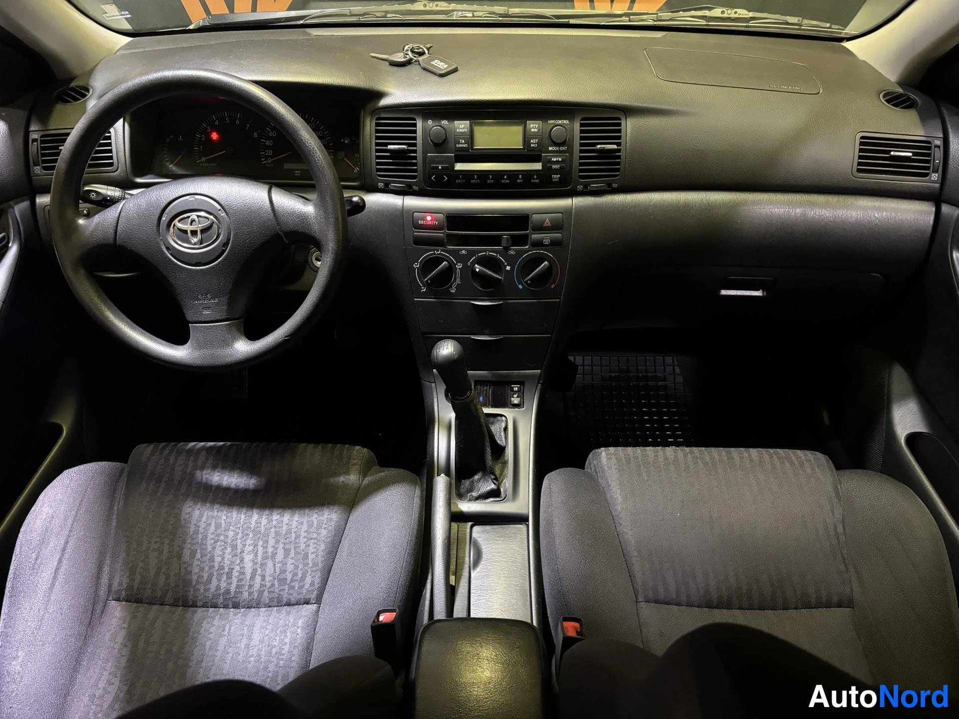 Green Toyota Corolla 2002, cockpit, photo 6