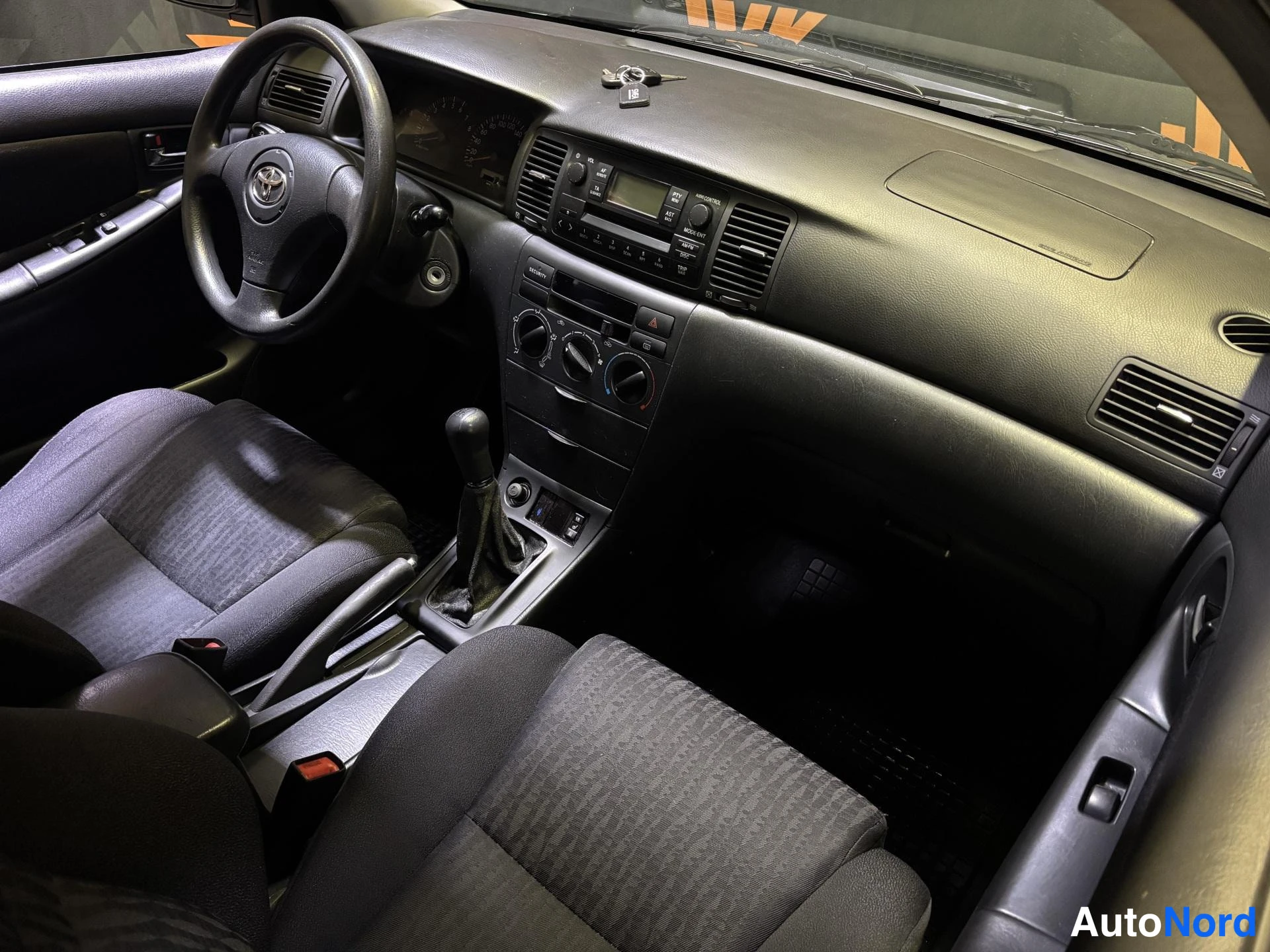Green Toyota Corolla 2002, cockpit, photo 7