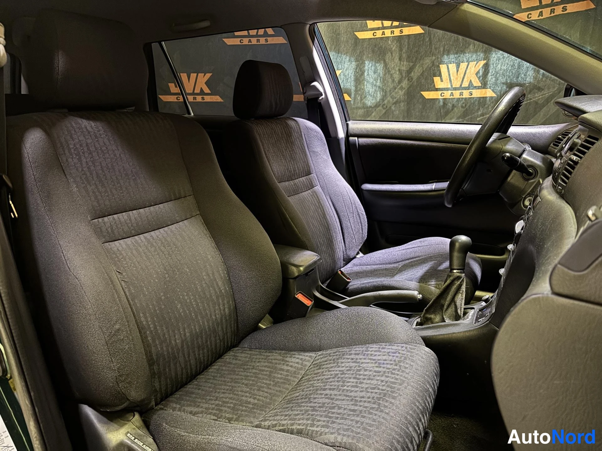 Green Toyota Corolla 2002, front seats, photo 8
