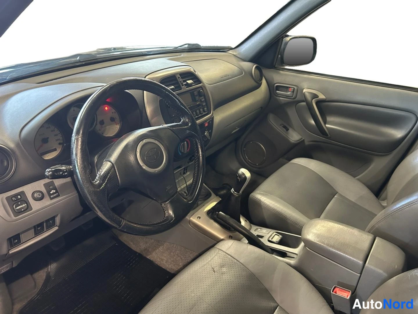 Black Toyota RAV4 2003, cockpit, photo 7